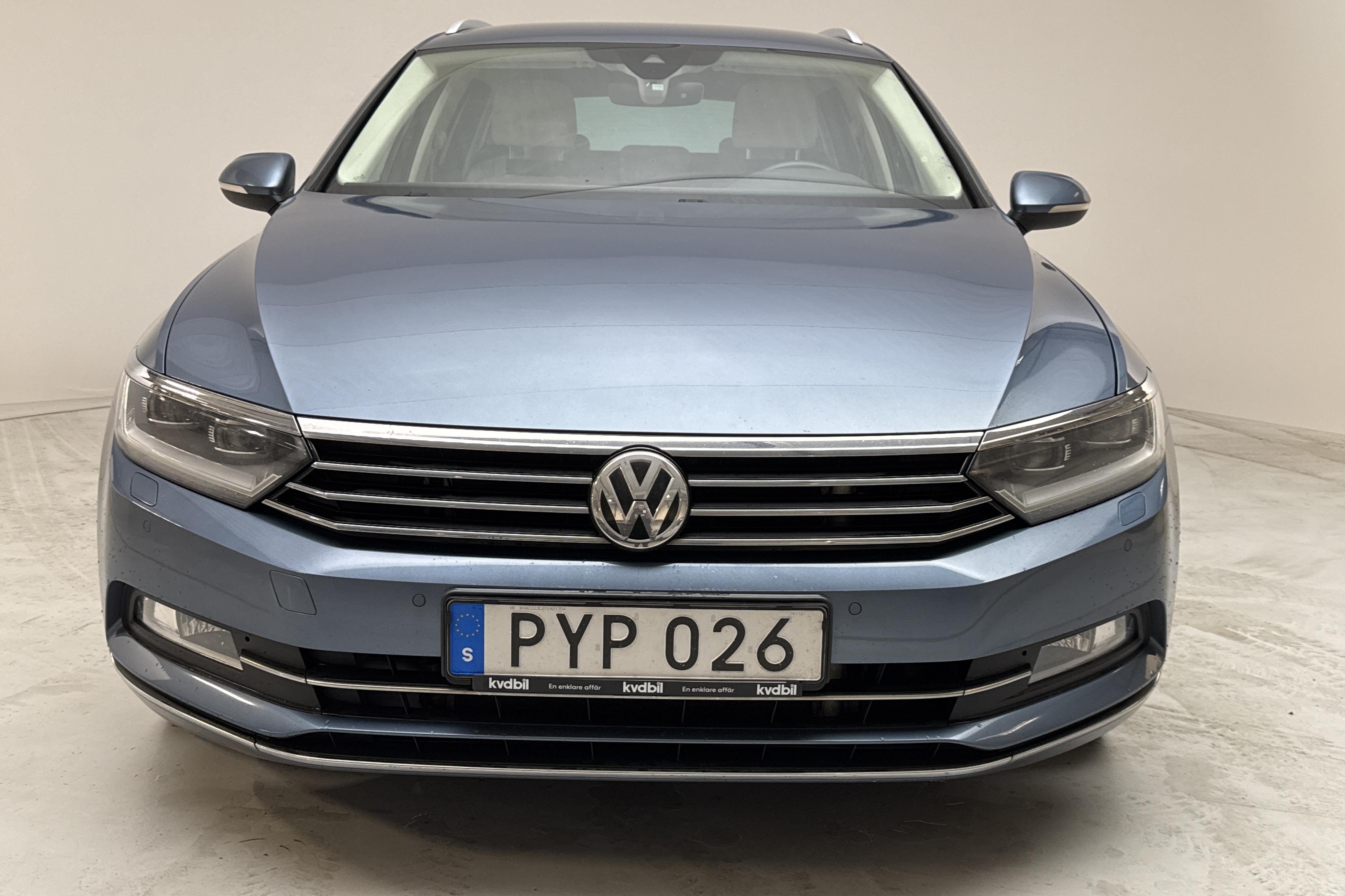 VW Passat 2.0 TDI BiTurbo Sportscombi 4MOTION (240hk) - 15 628 mil - Automat - blå - 2015