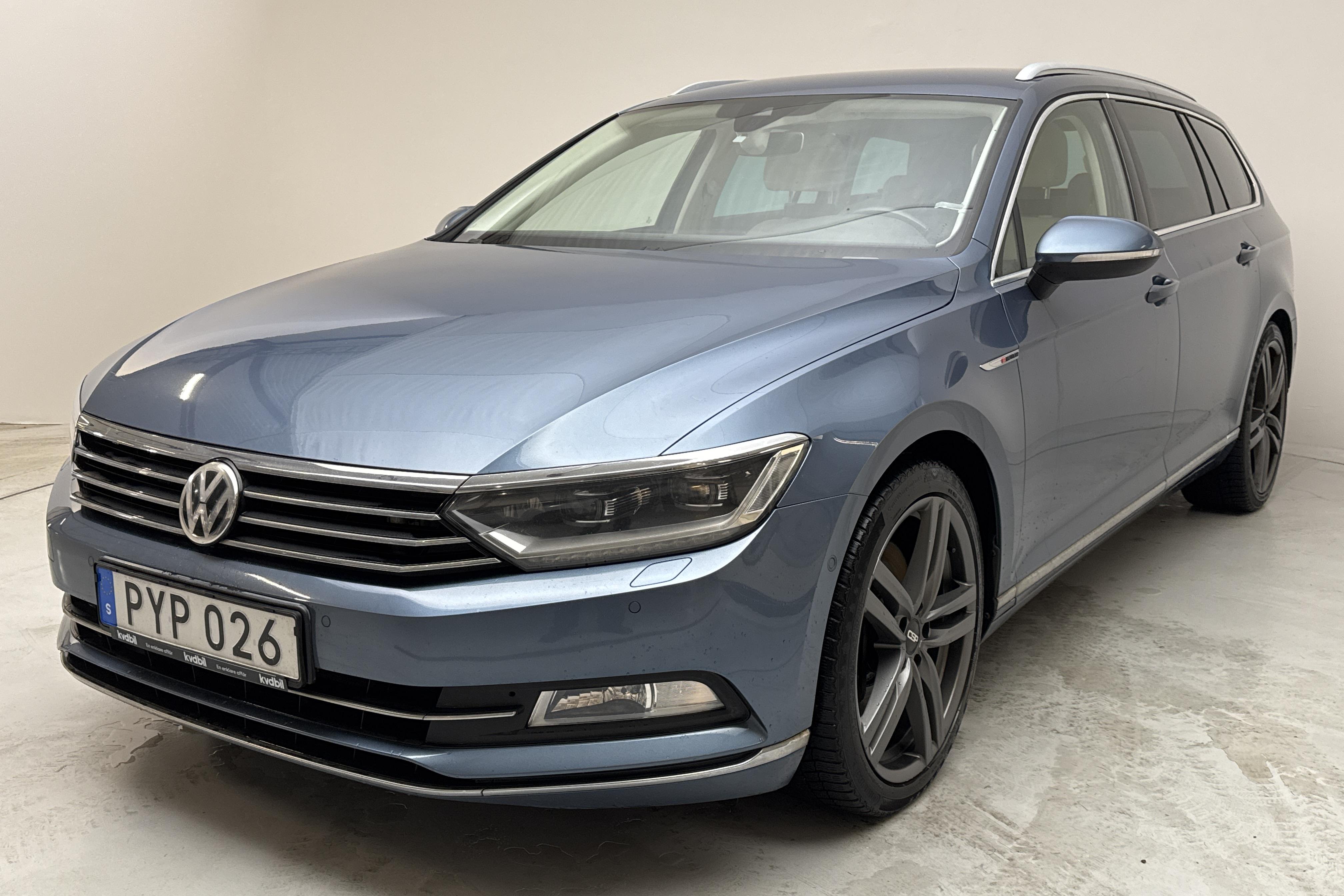 VW Passat 2.0 TDI BiTurbo Sportscombi 4MOTION (240hk) - 15 628 mil - Automat - blå - 2015