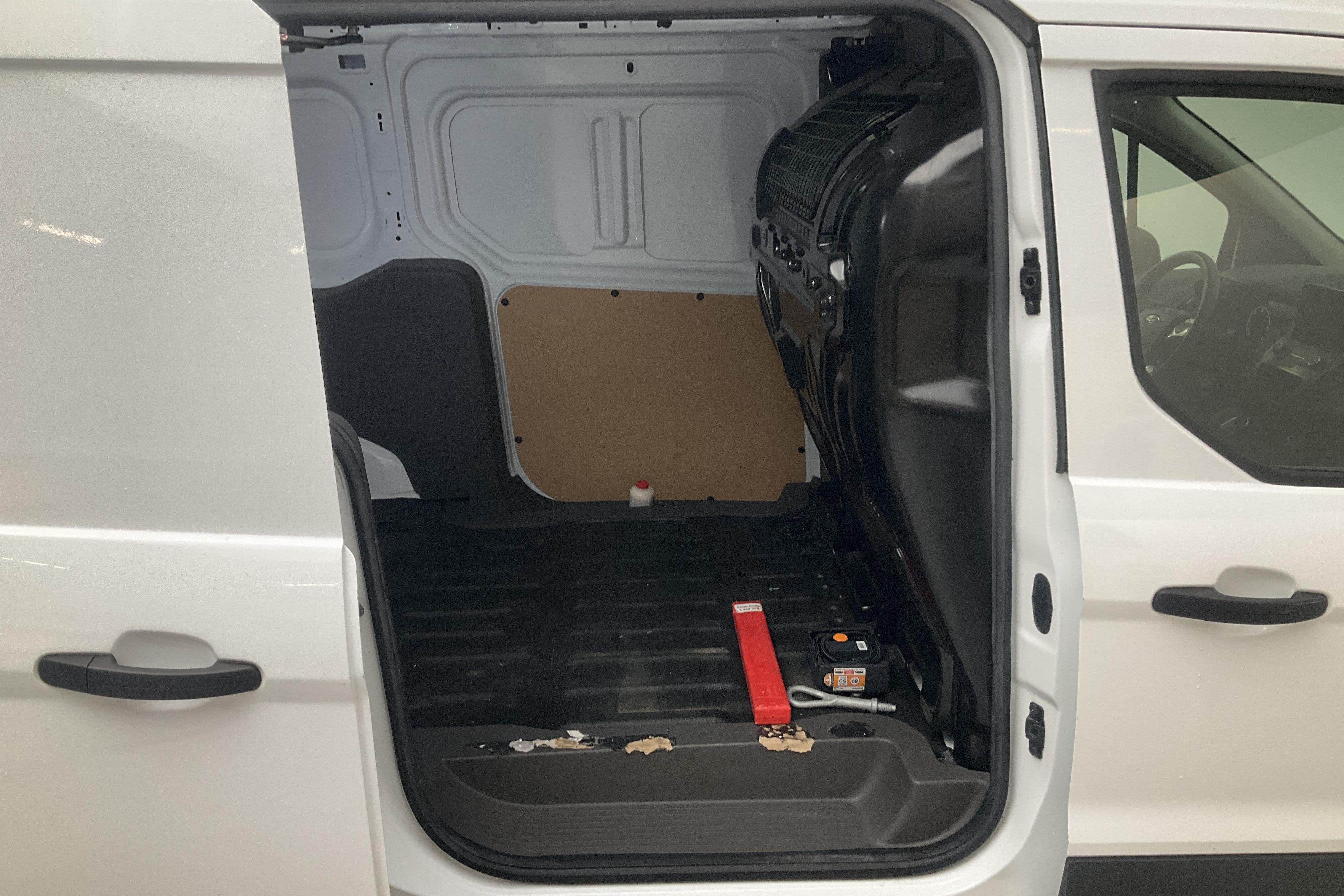 Ford Transit Connect 1.5 TDCi (120hk) - 5 586 mil - Automat - vit - 2019