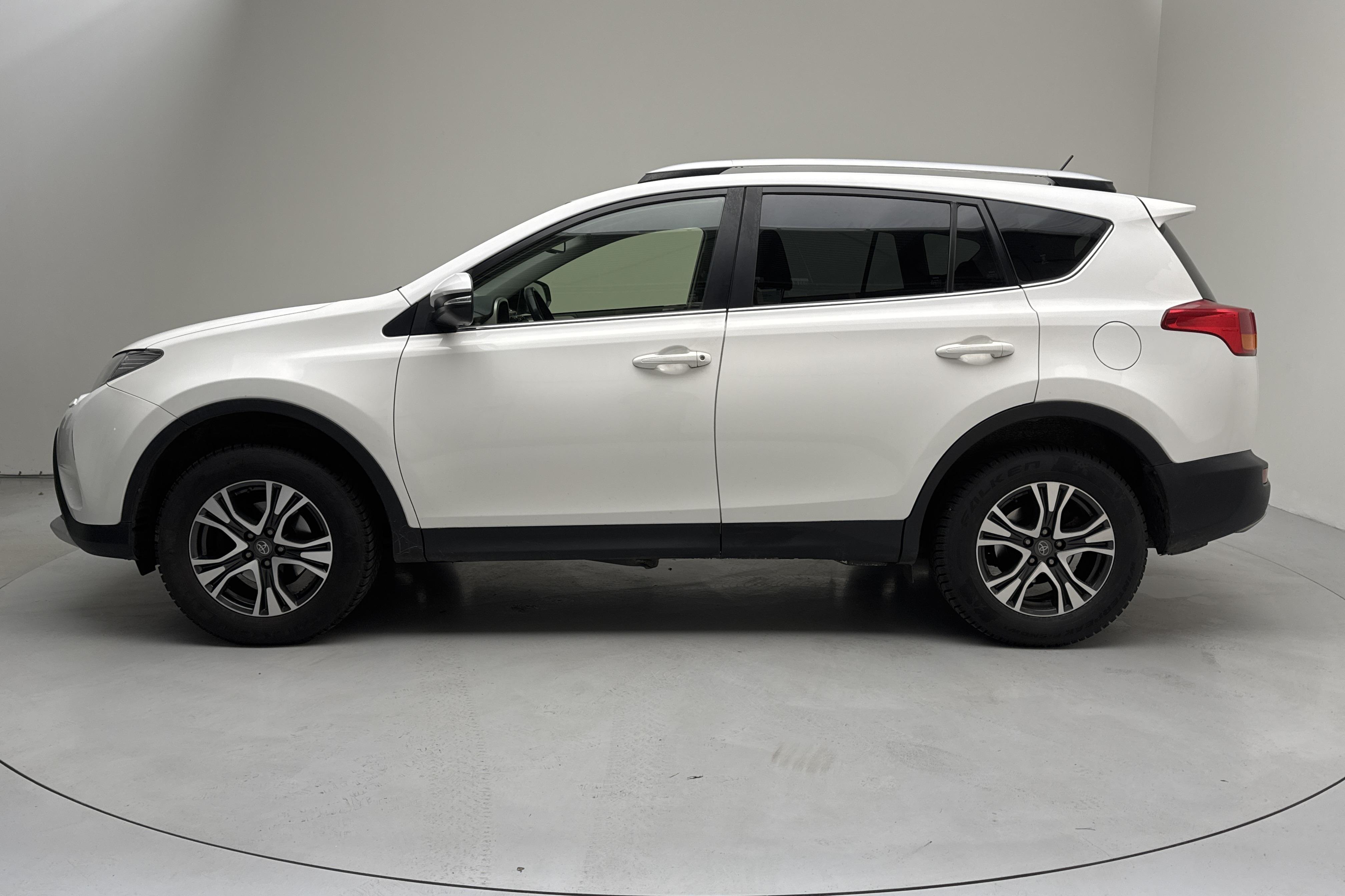 Toyota RAV4 2.0 VVT-i (151hk) - 278 470 km - Automaatne - valge - 2015