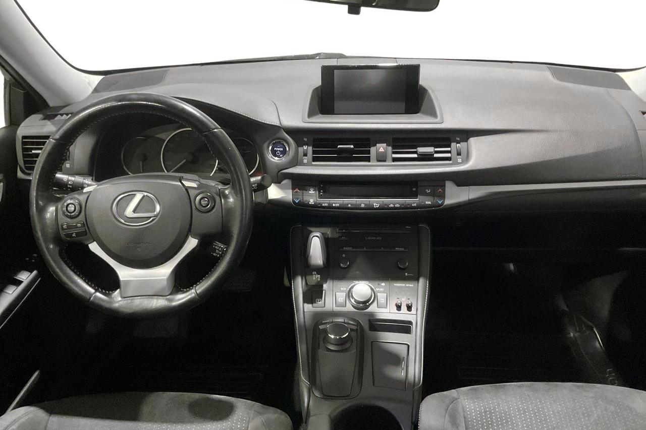 Lexus CT 200h (99hk) - 10 011 mil - Automat - svart - 2016