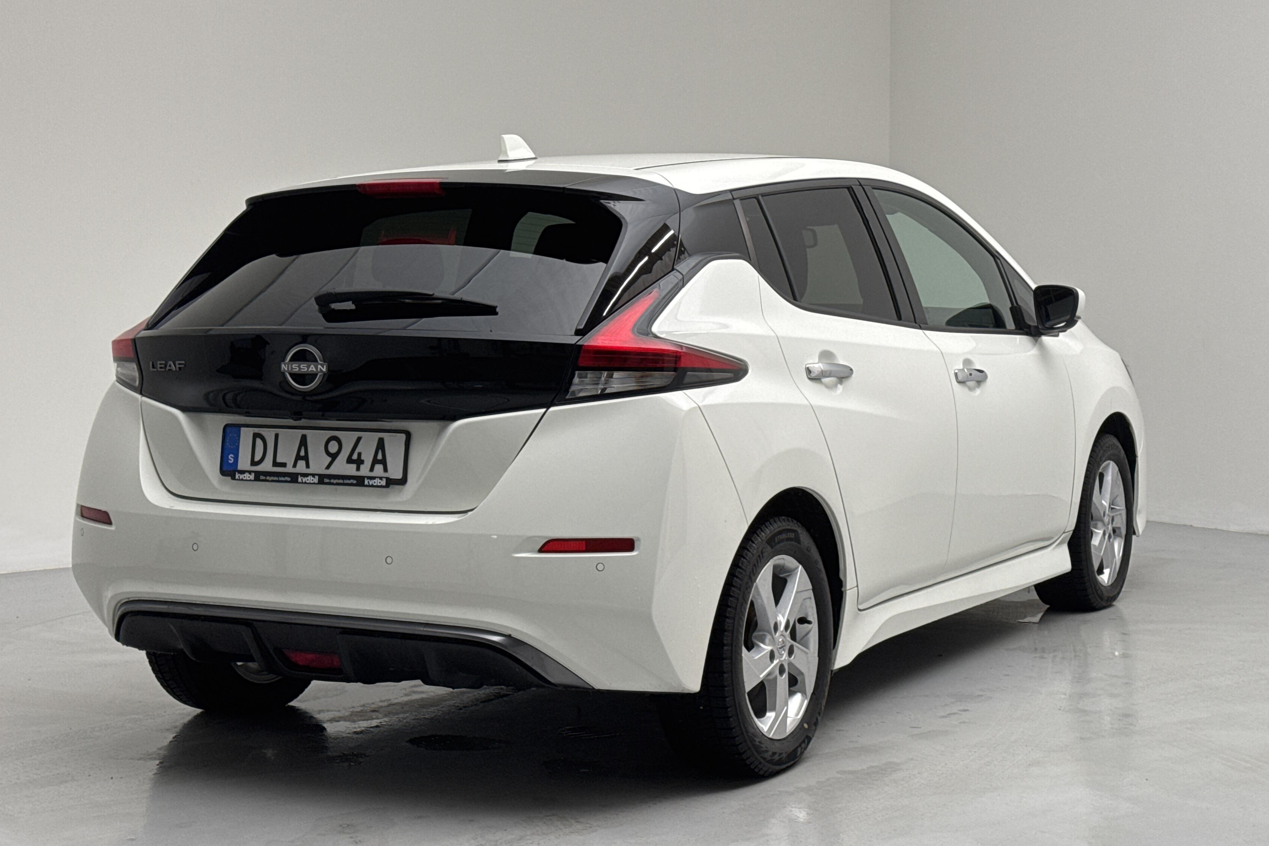 Nissan LEAF 5dr 39 kWh (150hk) - 18 430 km - Automatic - white - 2022