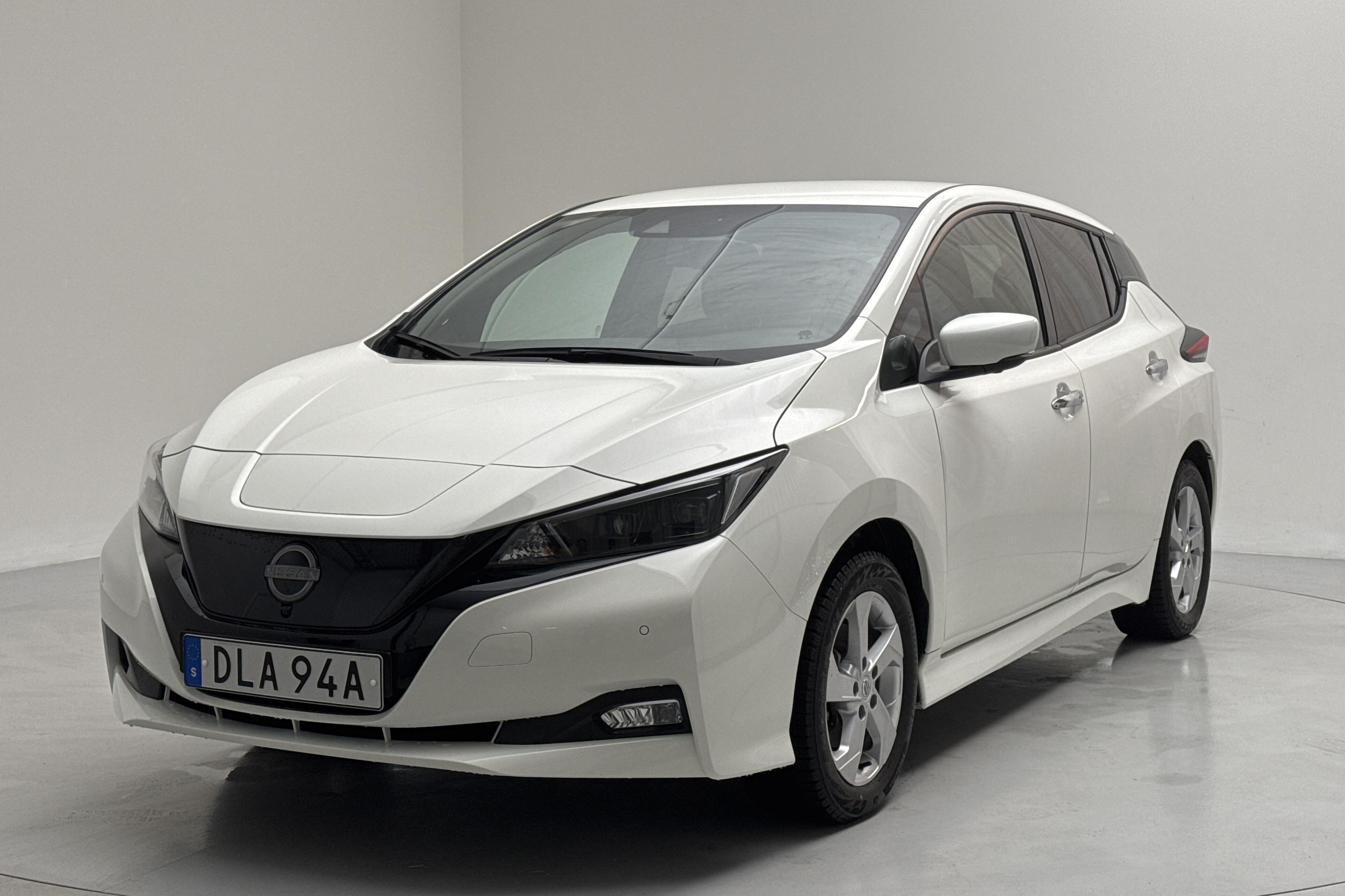 Nissan LEAF 5dr 39 kWh (150hk) - 18 430 km - Automatic - white - 2022