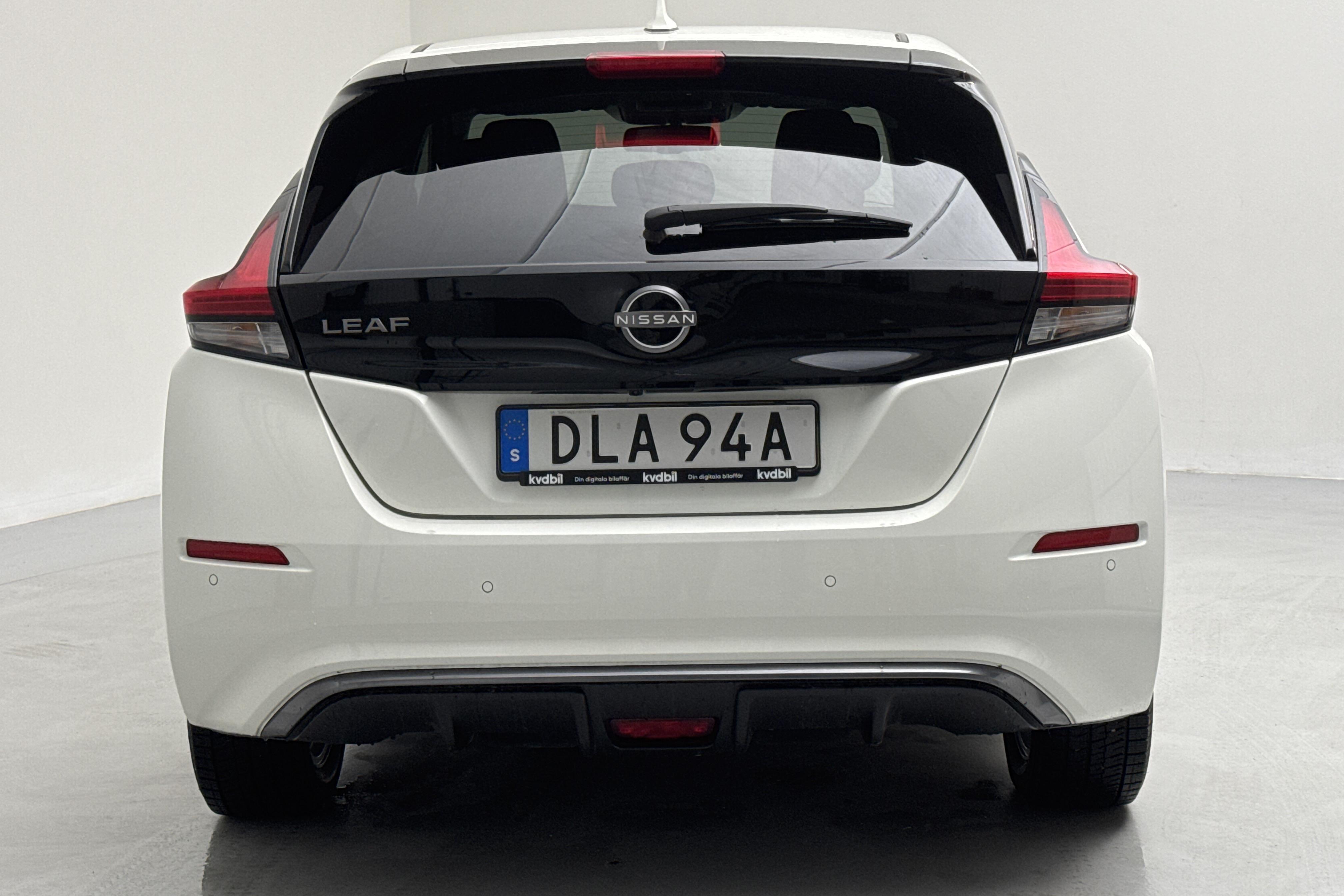 Nissan LEAF 5dr 39 kWh (150hk) - 18 430 km - Automatic - white - 2022