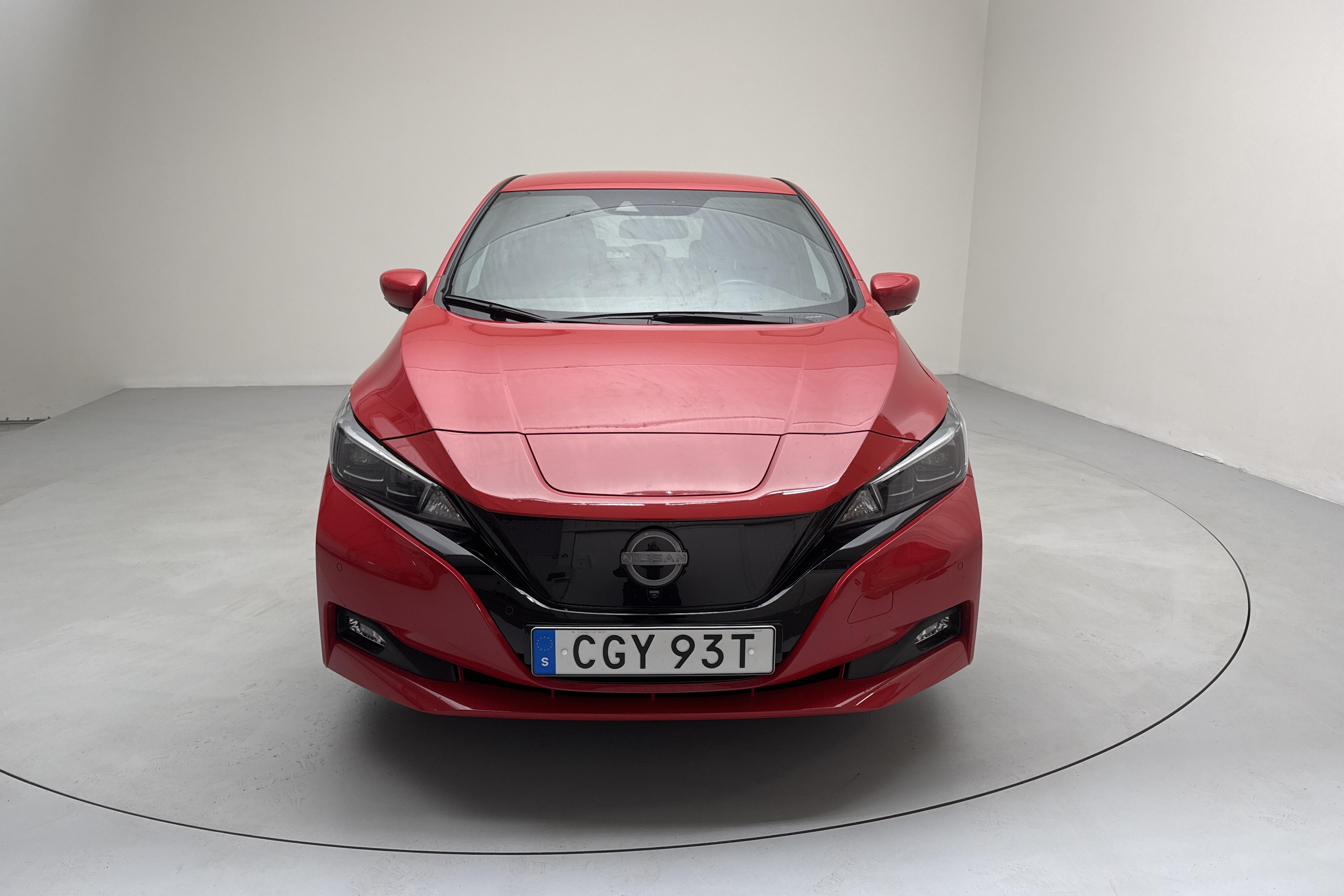 Nissan LEAF 5dr 39 kWh (150hk) - 27 720 km - Automatic - red - 2022