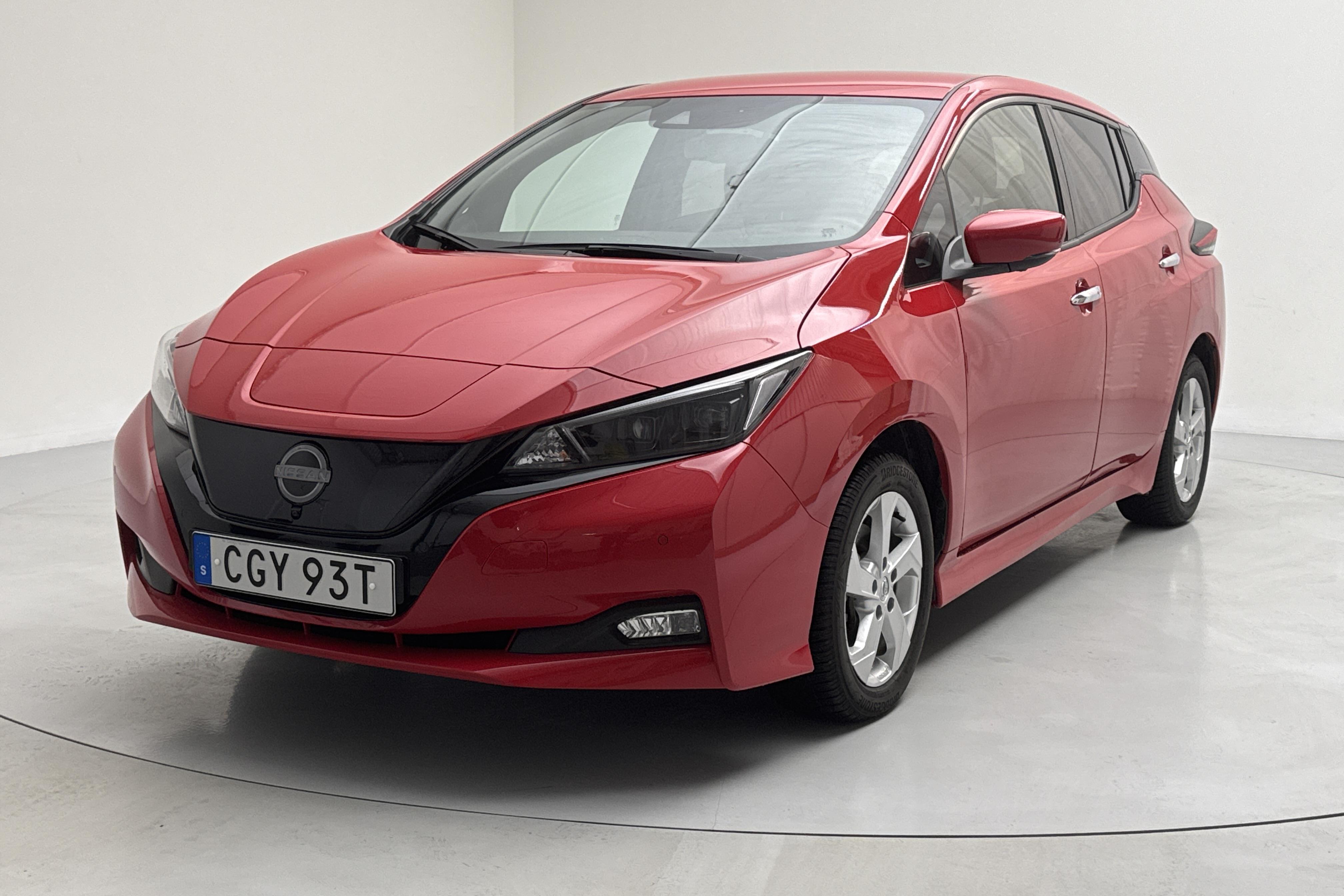 Nissan LEAF 5dr 39 kWh (150hk) - 27 720 km - Automatic - red - 2022