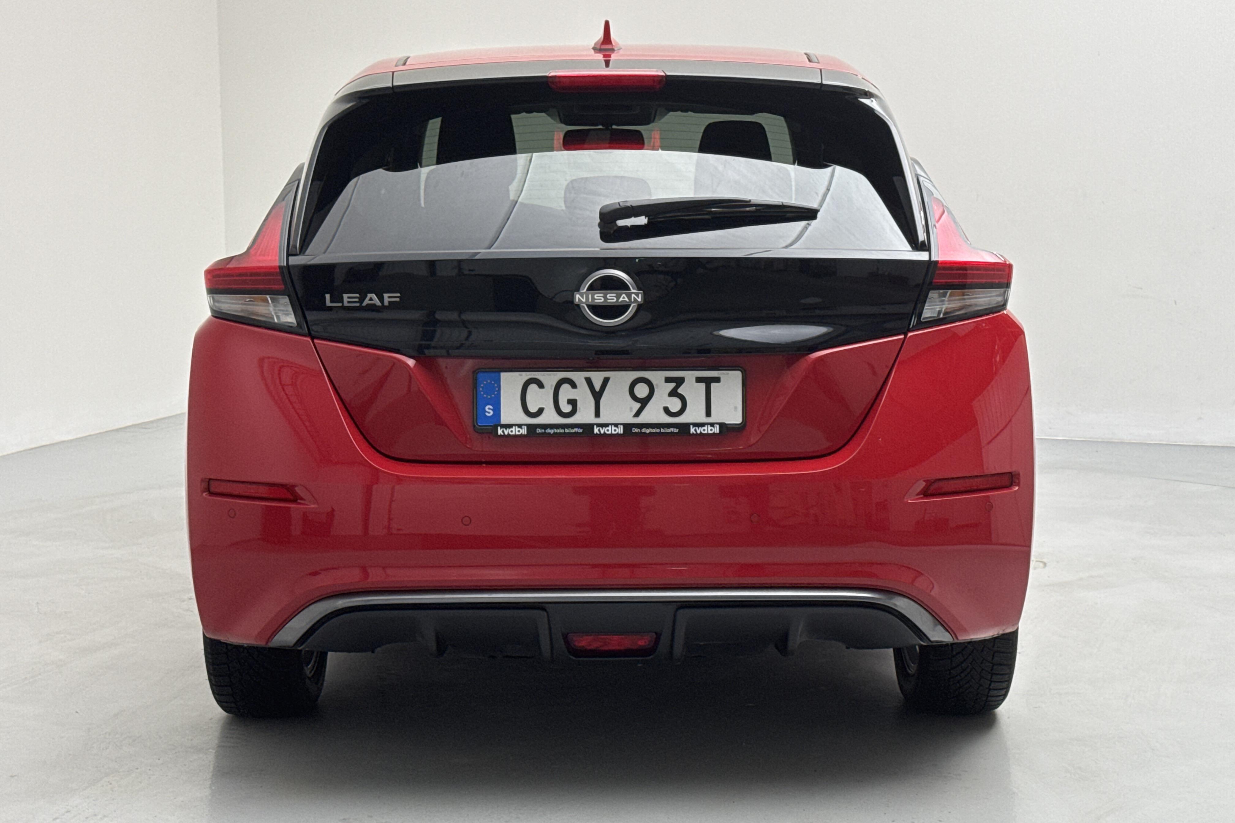 Nissan LEAF 5dr 39 kWh (150hk) - 27 720 km - Automatic - red - 2022