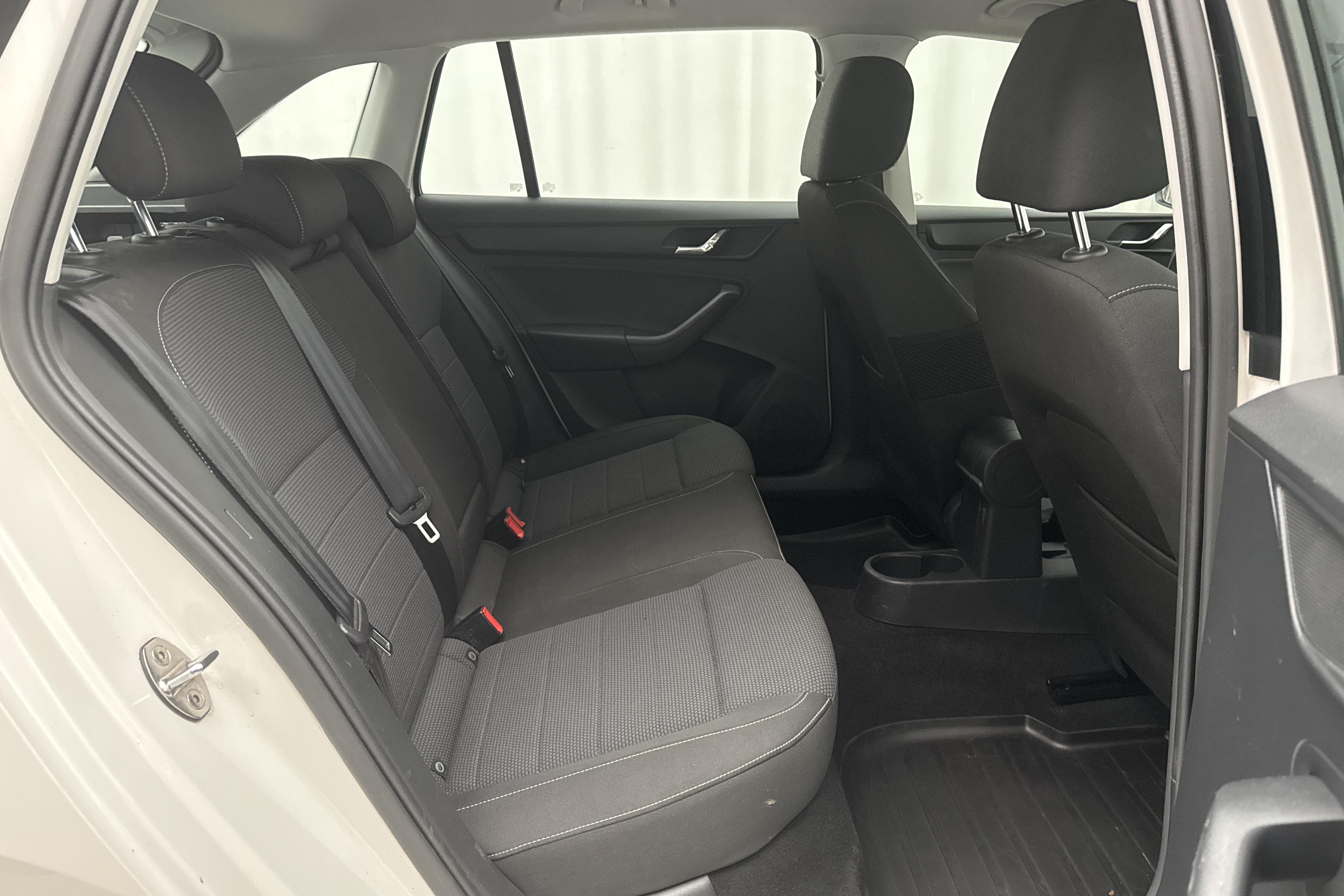 Skoda Rapid 1.4 TDI Spaceback (90hk) - 102 460 km - Manualna - biały - 2016