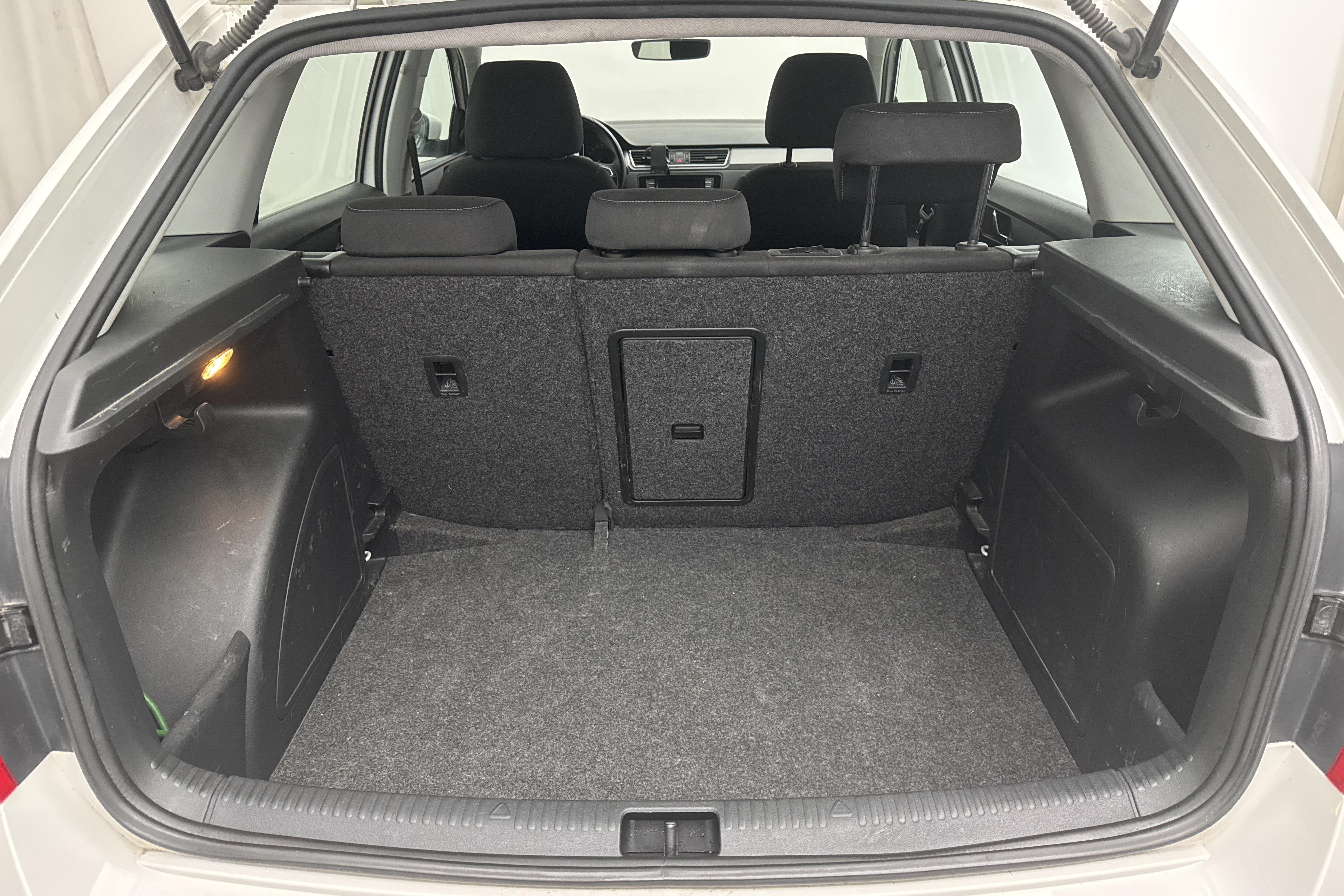 Skoda Rapid 1.4 TDI Spaceback (90hk) - 102 460 km - Manualna - biały - 2016