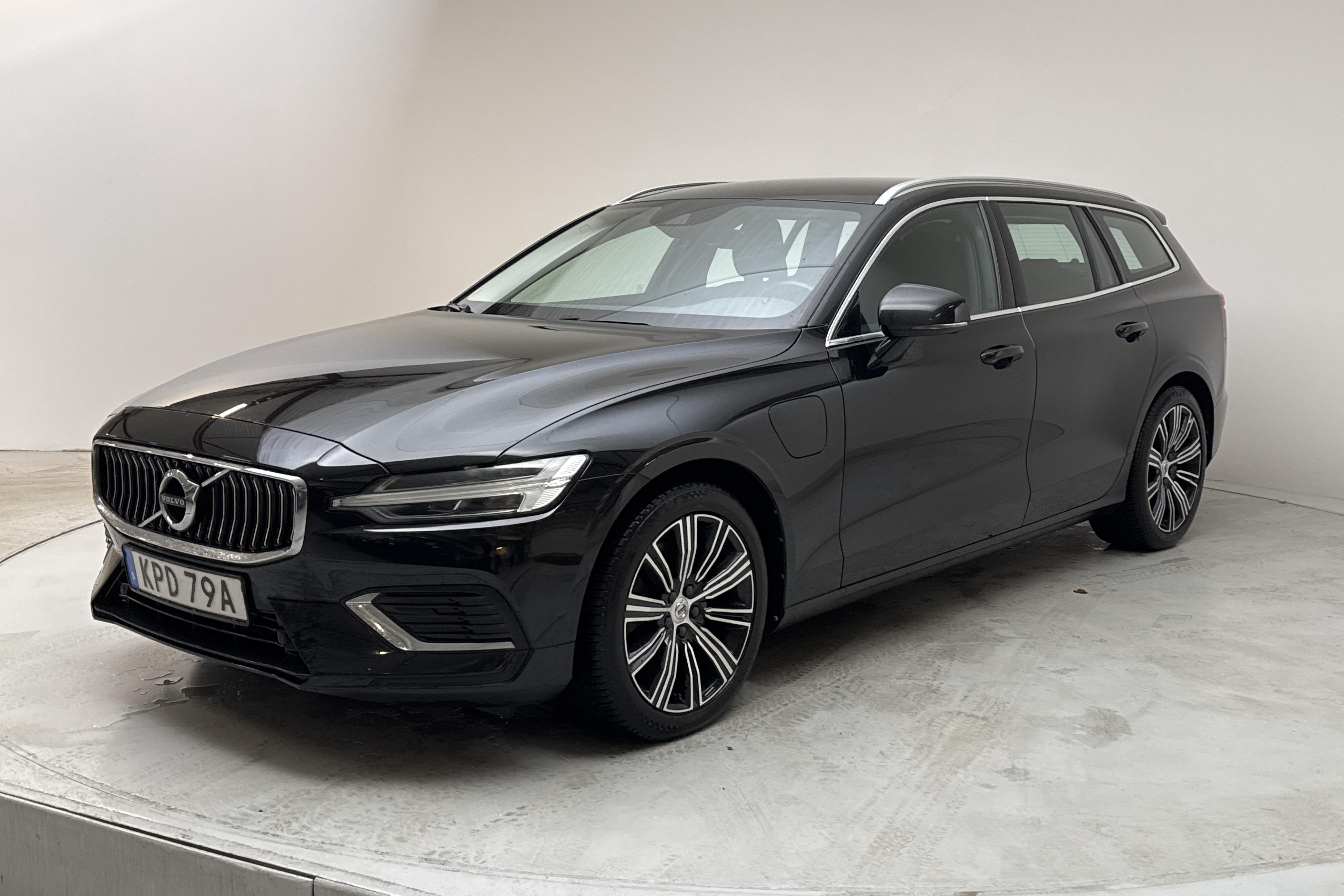 Volvo V60 T6 AWD Recharge (340hk) - 8 328 mil - Automat - svart - 2021