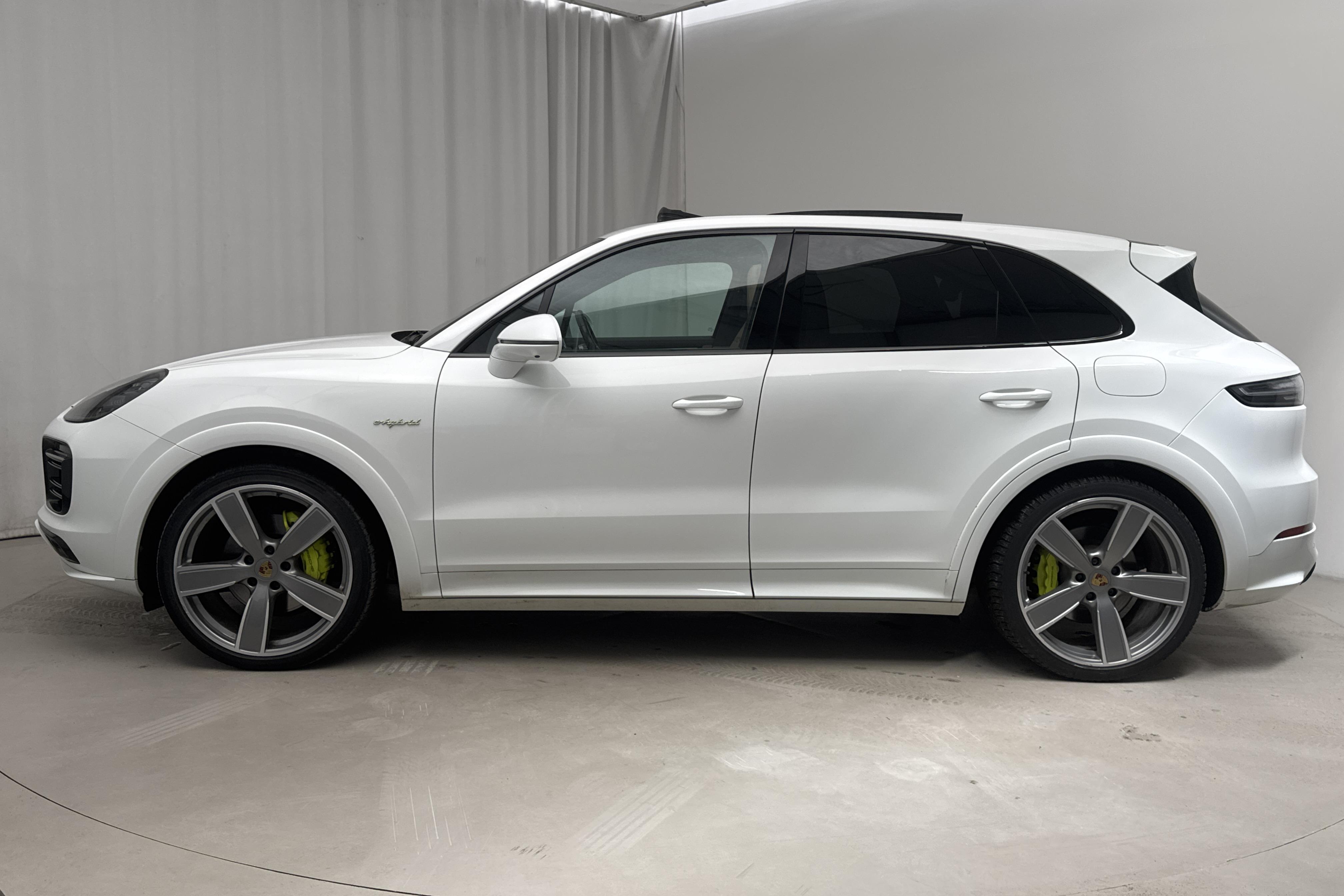 Porsche Cayenne E-hybrid (462hk) - 117 400 km - Automatyczna - biały - 2021