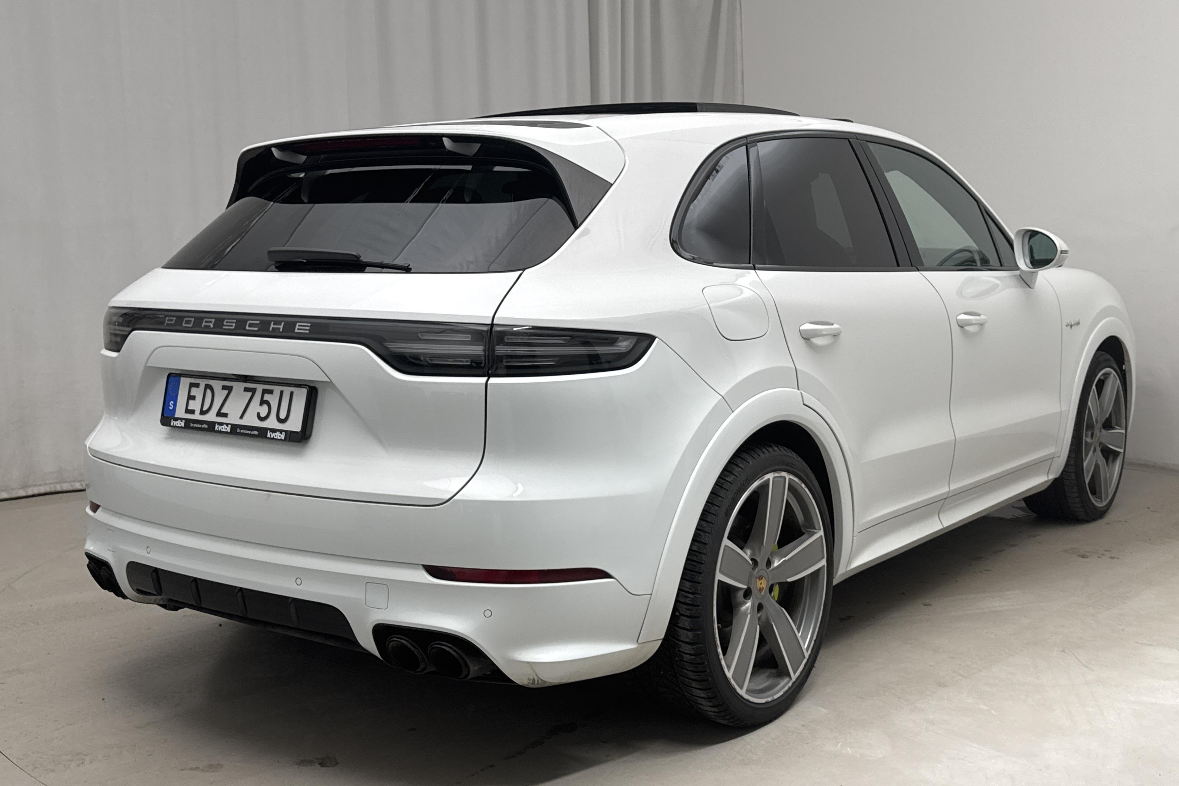 Porsche Cayenne E-hybrid (462hk) - 117 400 km - Automatyczna - biały - 2021