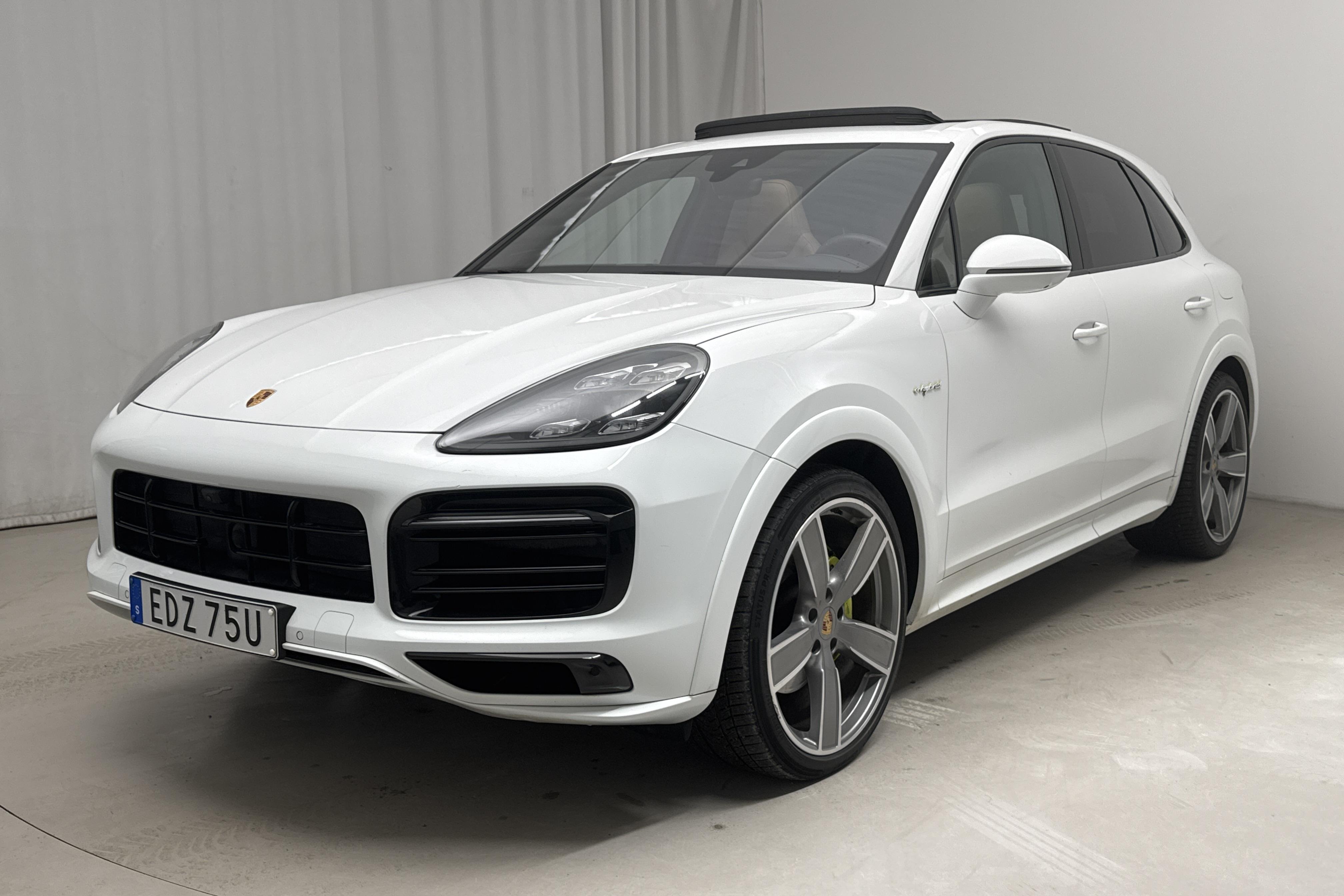 Porsche Cayenne E-hybrid (462hk) - 117 400 km - Automatyczna - biały - 2021