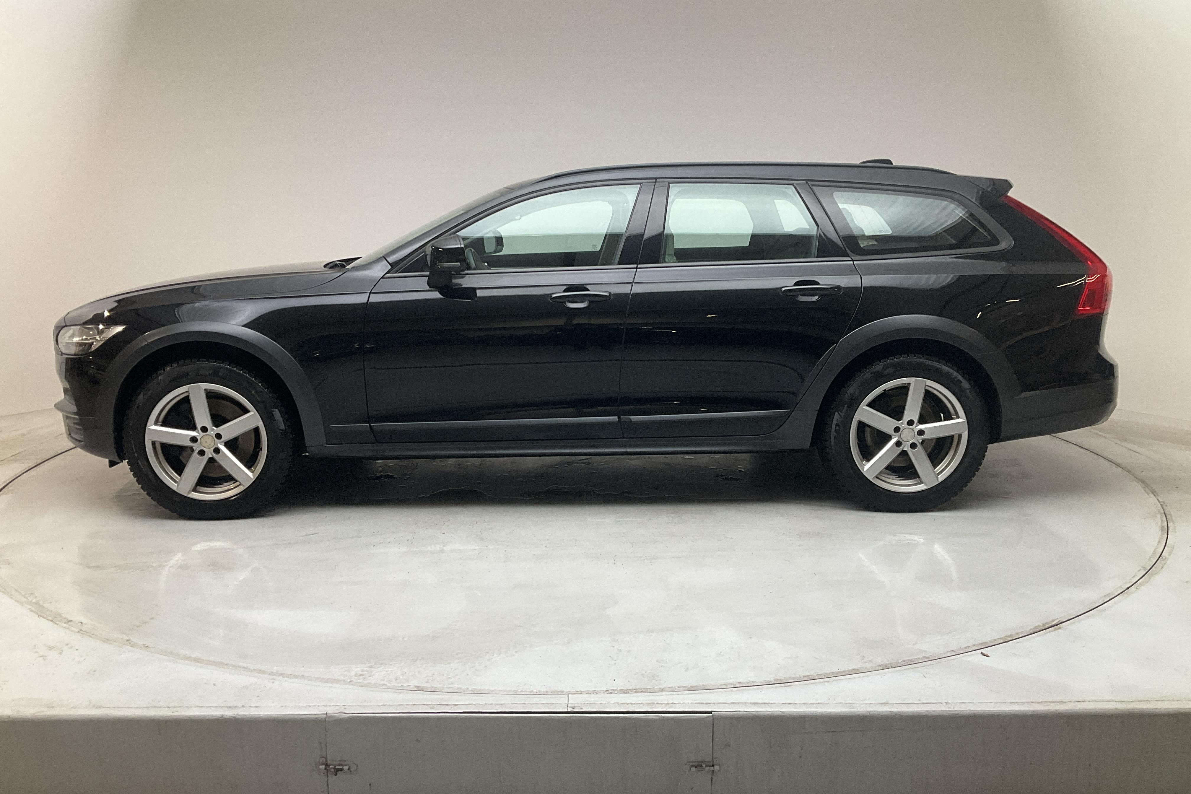 Volvo V90 D4 Cross Country AWD (190hk) - 142 570 km - Automatic - black - 2017