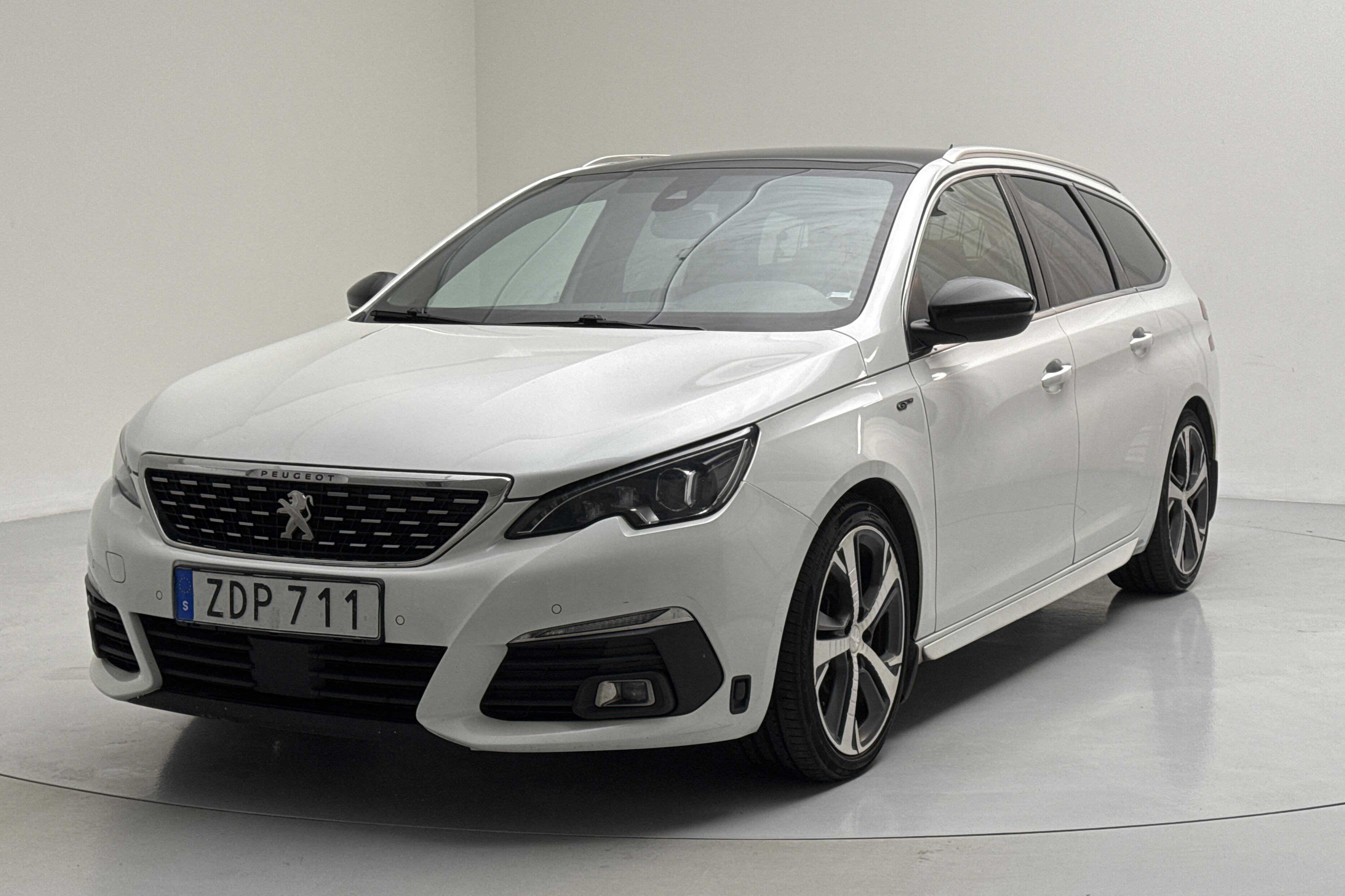 Peugeot 308 BlueHDi 5dr (180hk) - 166 220 km - Automatyczna - biały - 2018