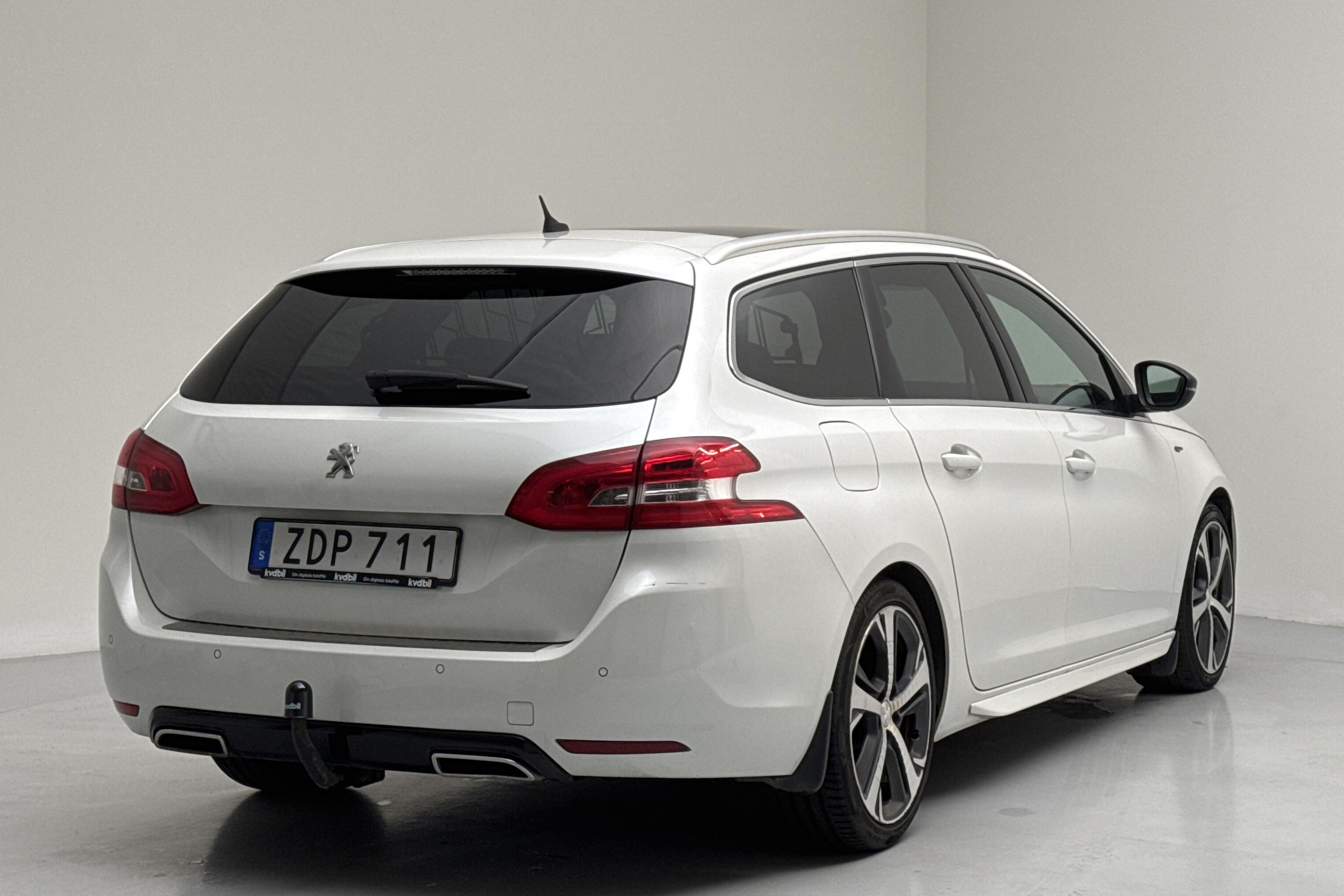 Peugeot 308 BlueHDi 5dr (180hk) - 166 220 km - Automatyczna - biały - 2018