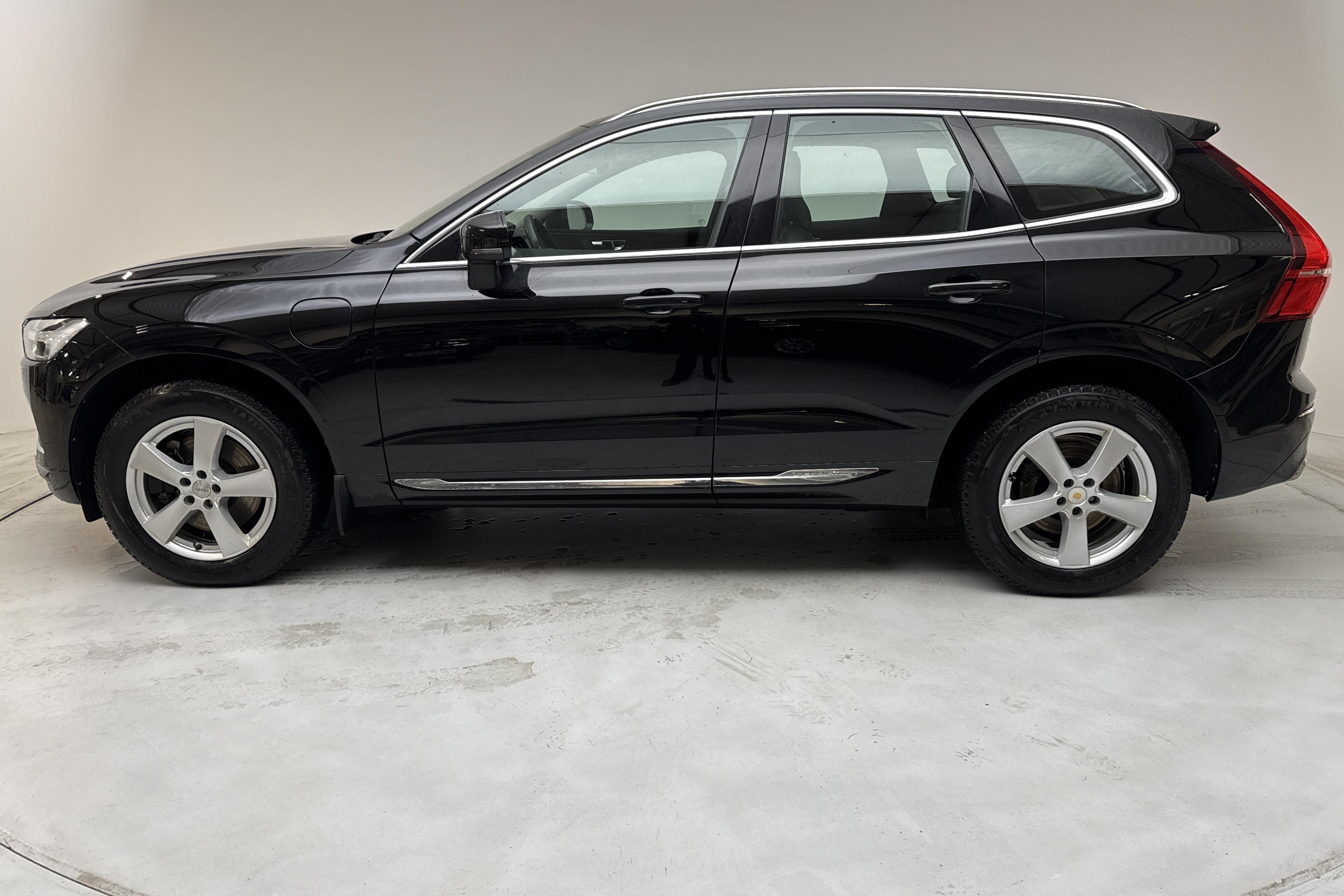 Volvo XC60 T8 AWD Recharge (390hk) - 13 083 mil - Automat - svart - 2019