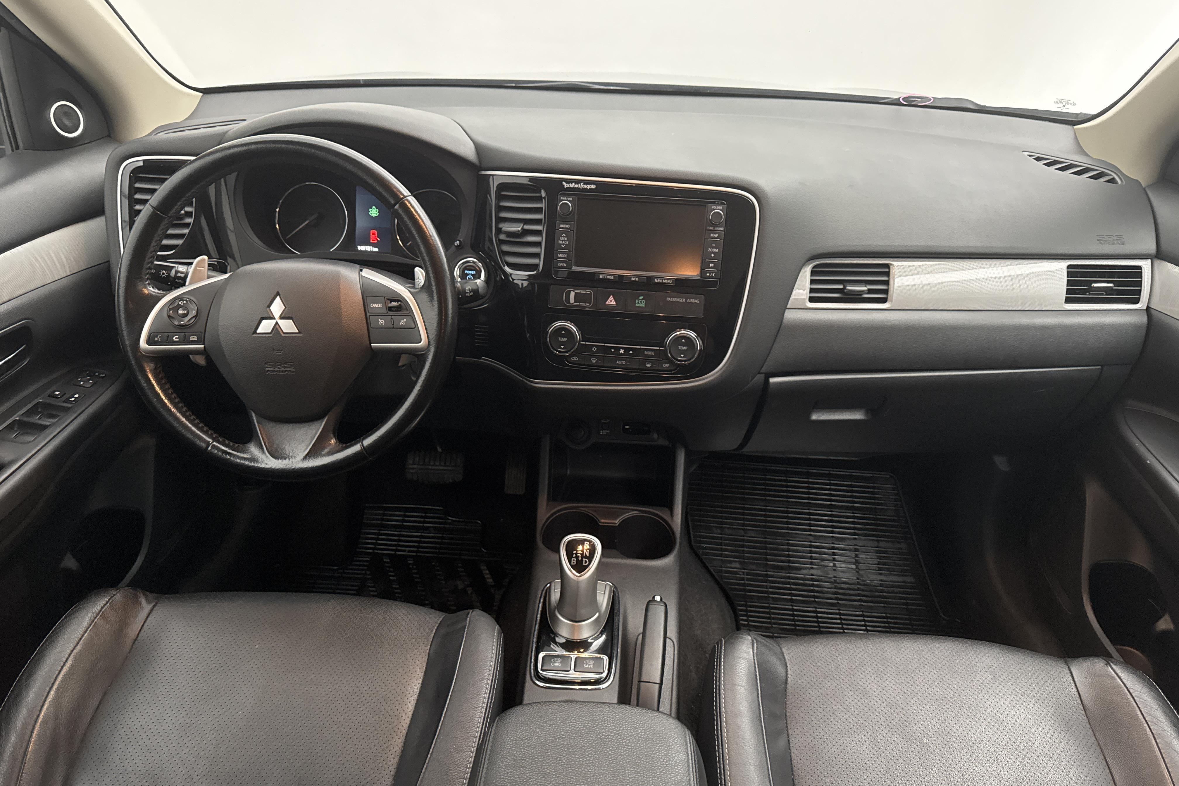 Mitsubishi Outlander 2.0 Plug-in Hybrid 4WD (121hk) - 149 180 km - Automatic - black - 2014