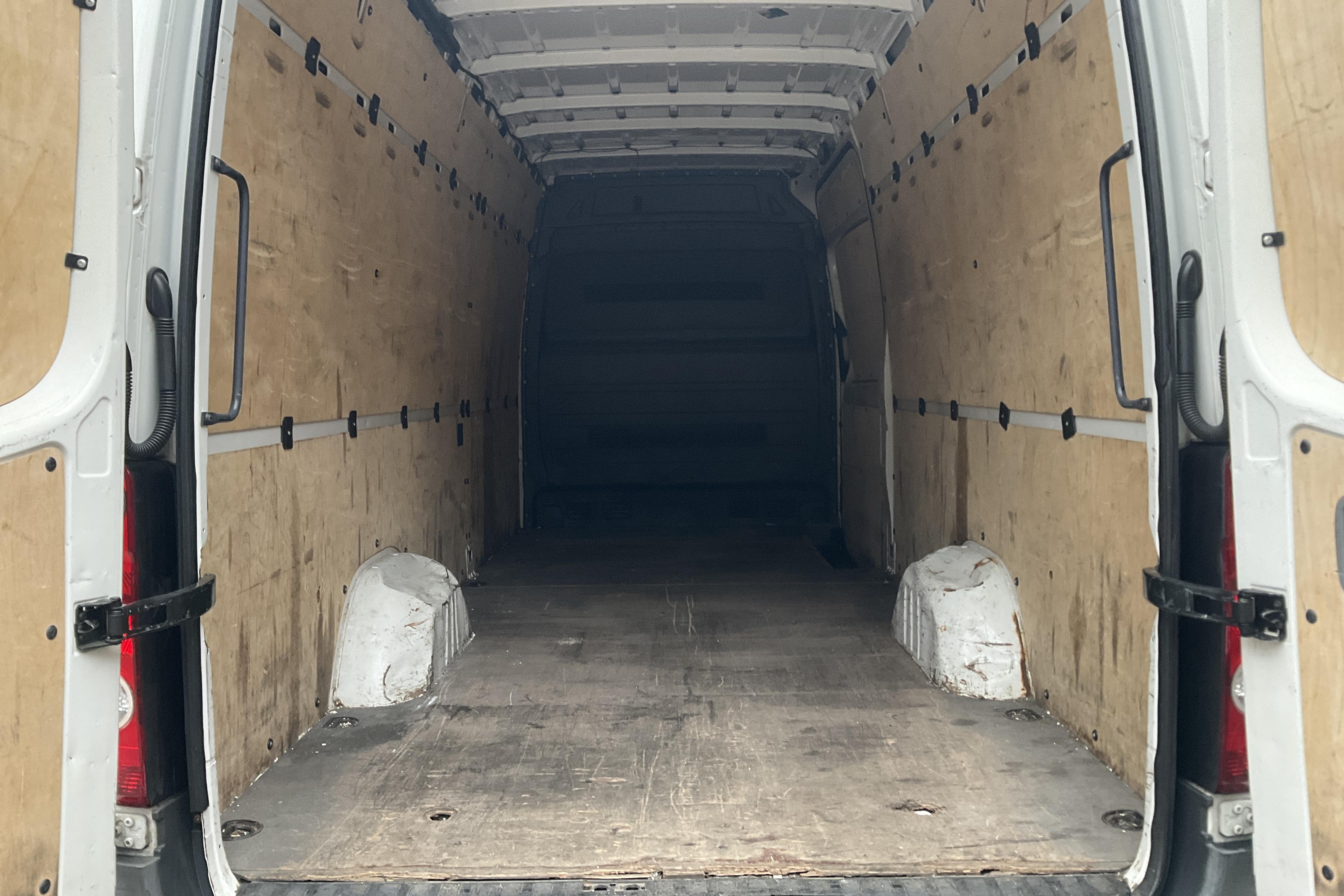 VW Crafter 35 2.0 TDI Skåp (163hk) - 212 370 km - Käsitsi - hall - 2014