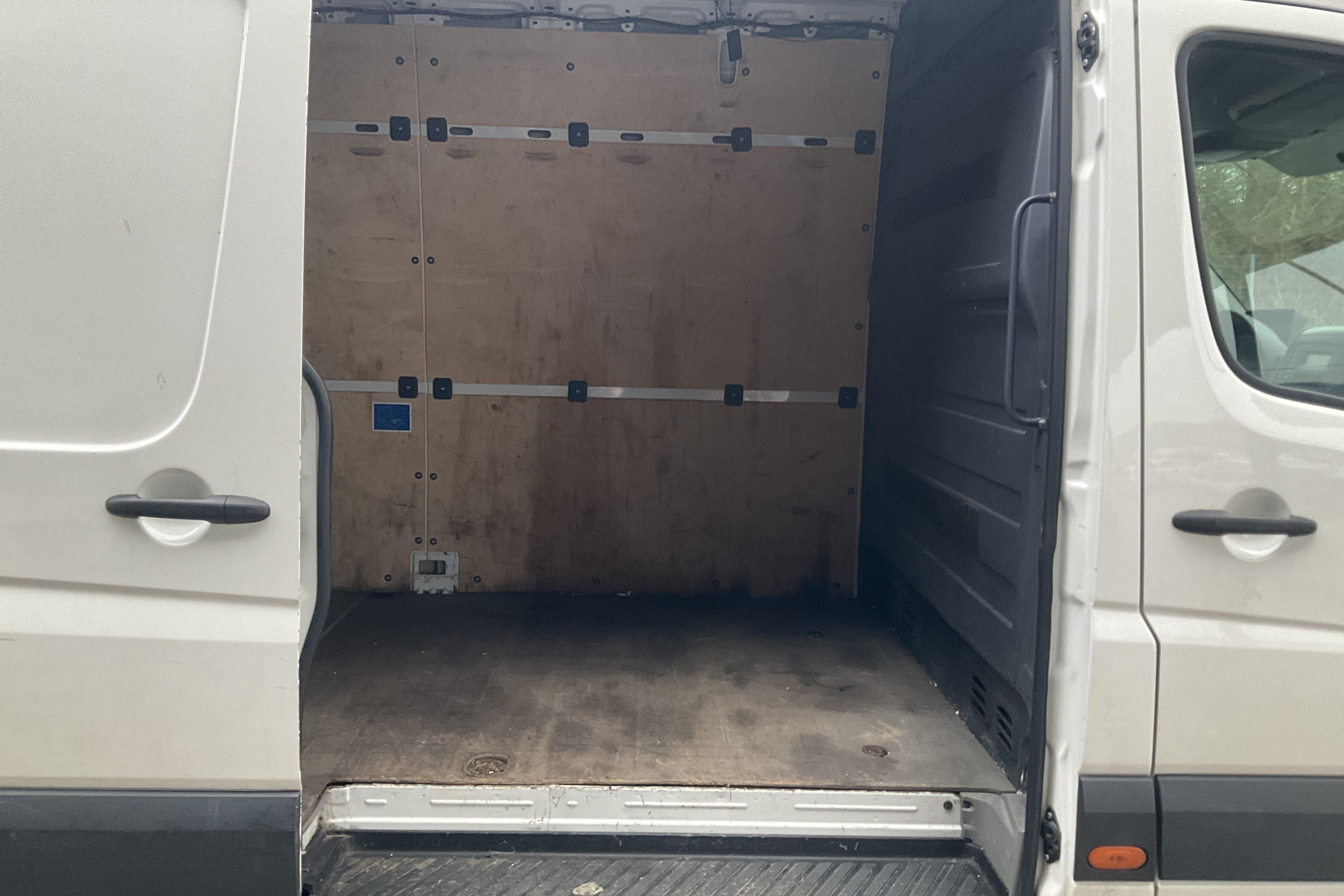 VW Crafter 35 2.0 TDI Skåp (163hk) - 212 370 km - Käsitsi - hall - 2014