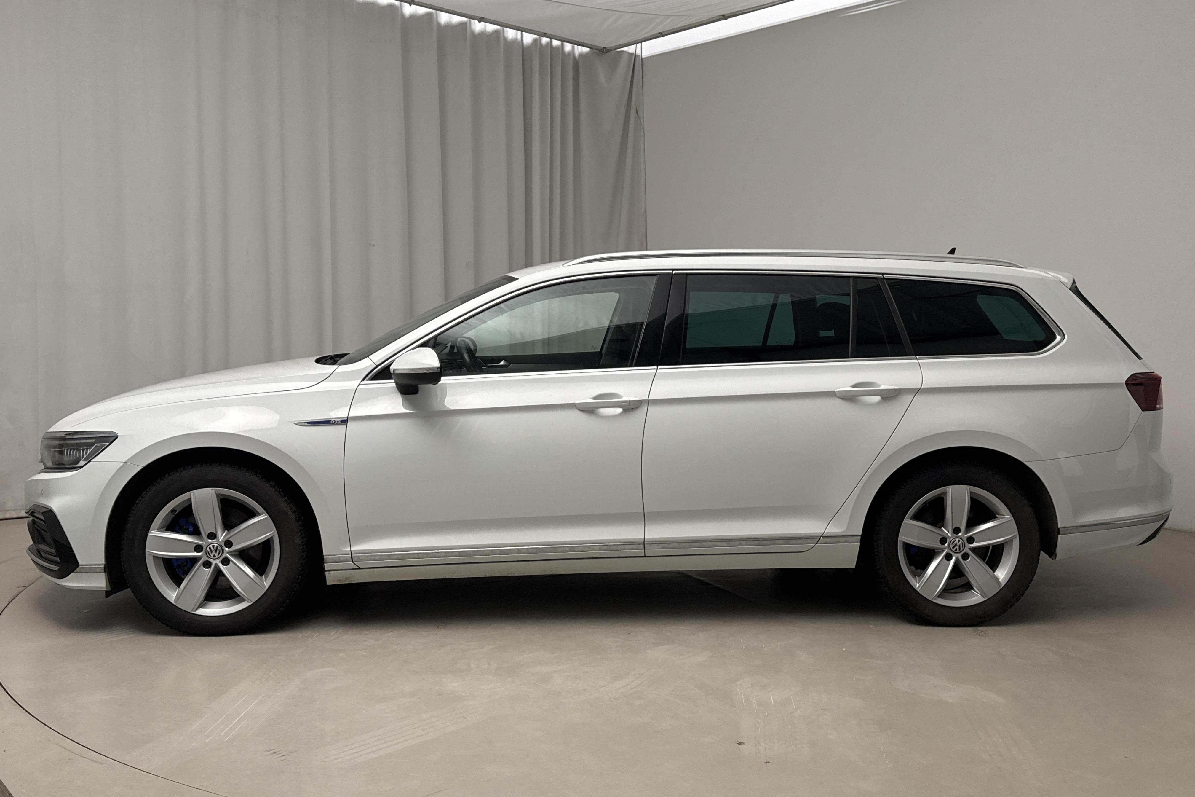 VW Passat 1.4 GTE Sportscombi (218hk) - 121 320 km - Automatic - white - 2020