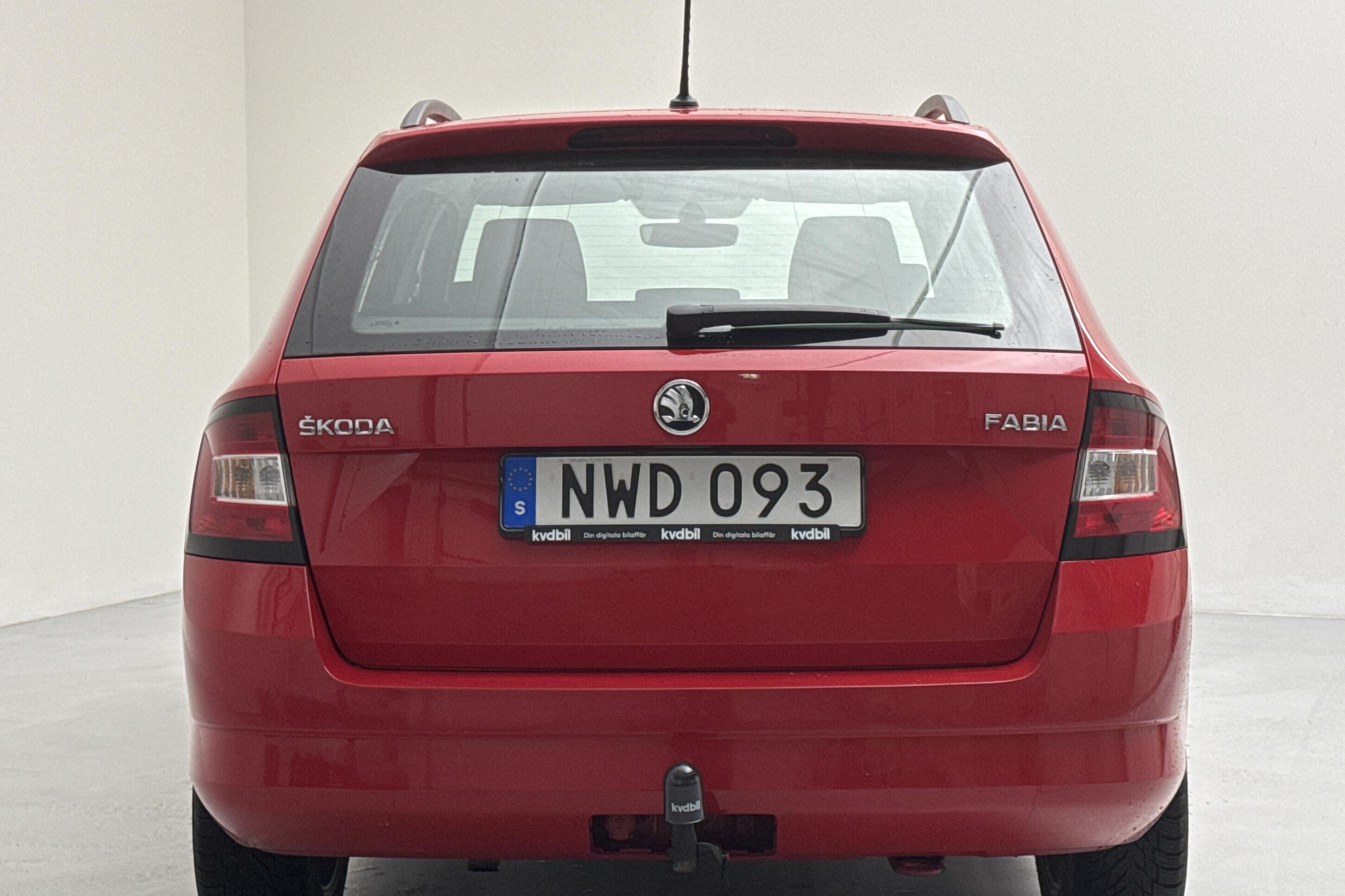 Skoda Fabia 1.2 TSI Kombi (90hk) - 16 531 mil - Manuell - röd - 2016