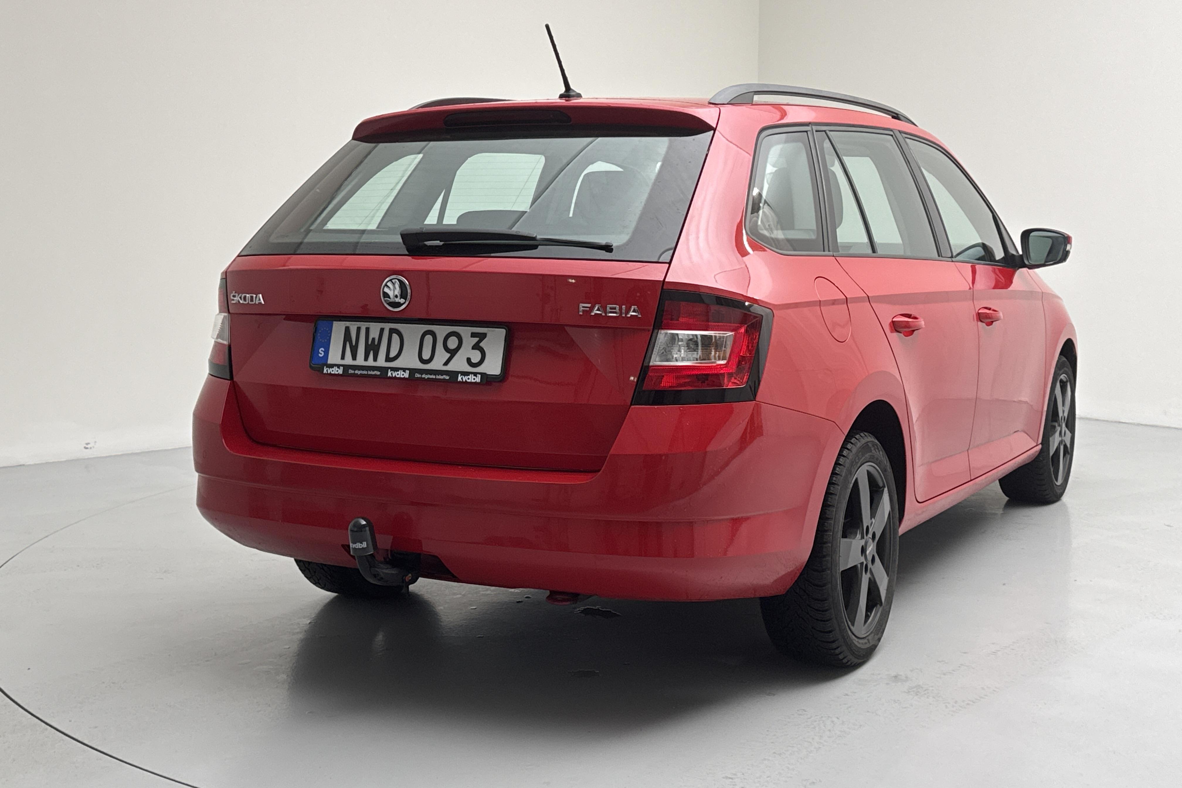 Skoda Fabia 1.2 TSI Kombi (90hk) - 16 531 mil - Manuell - röd - 2016