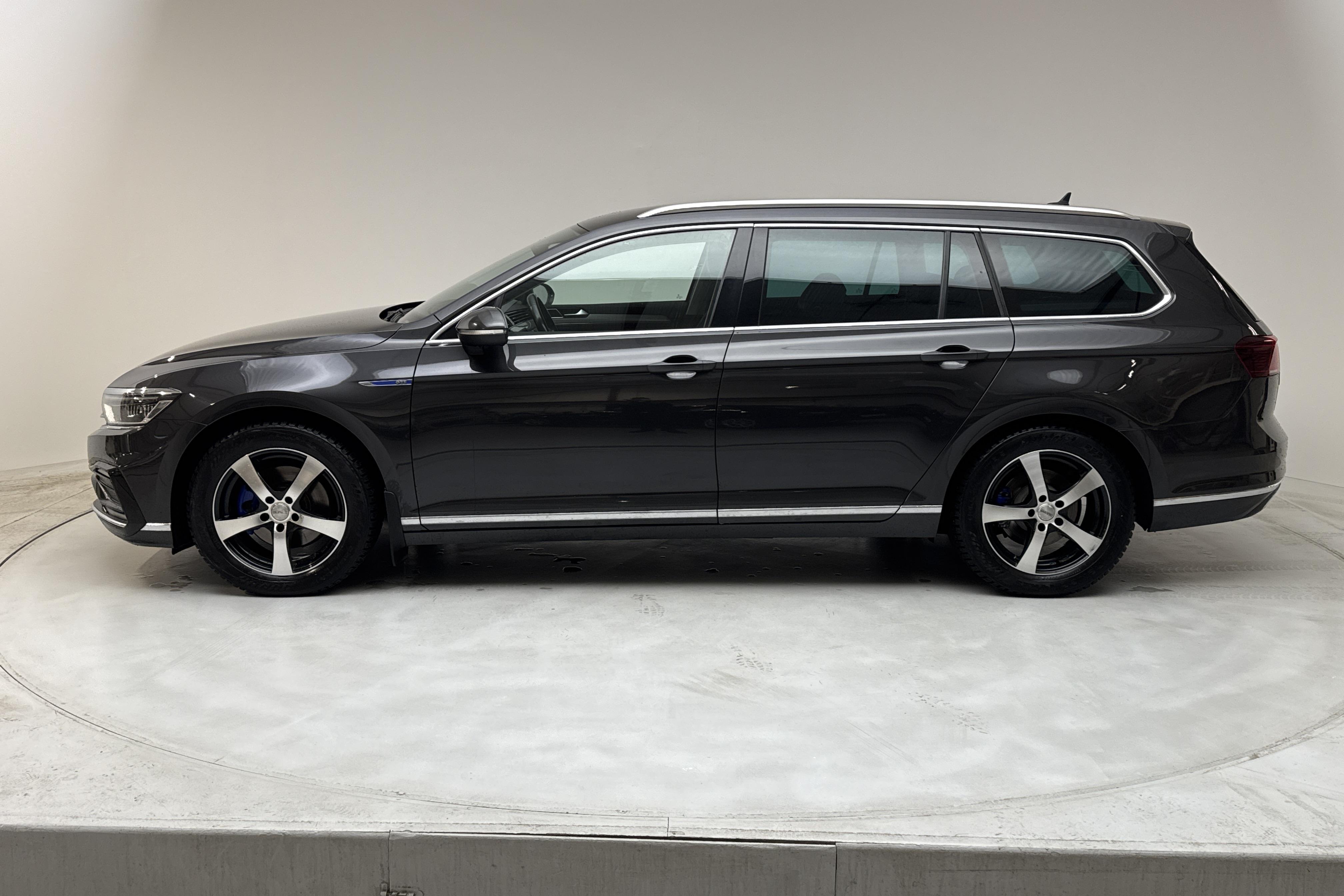 VW Passat 1.4 GTE Sportscombi (218hk) - 15 597 mil - Automat - Dark Grey - 2020