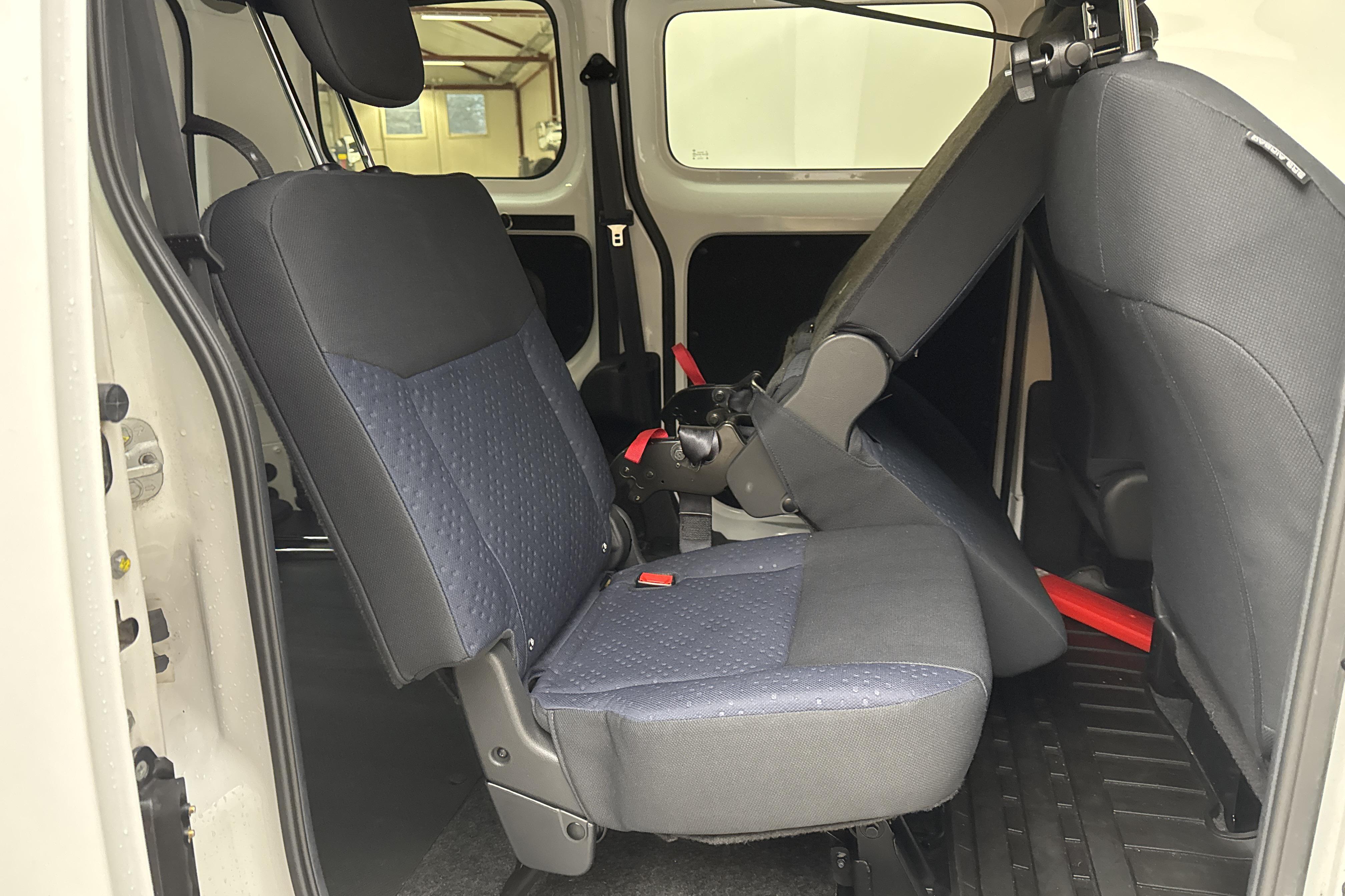 Nissan NV200 1.5 dCi Buss (110hk) - 69 860 km - Manualna - biały - 2014