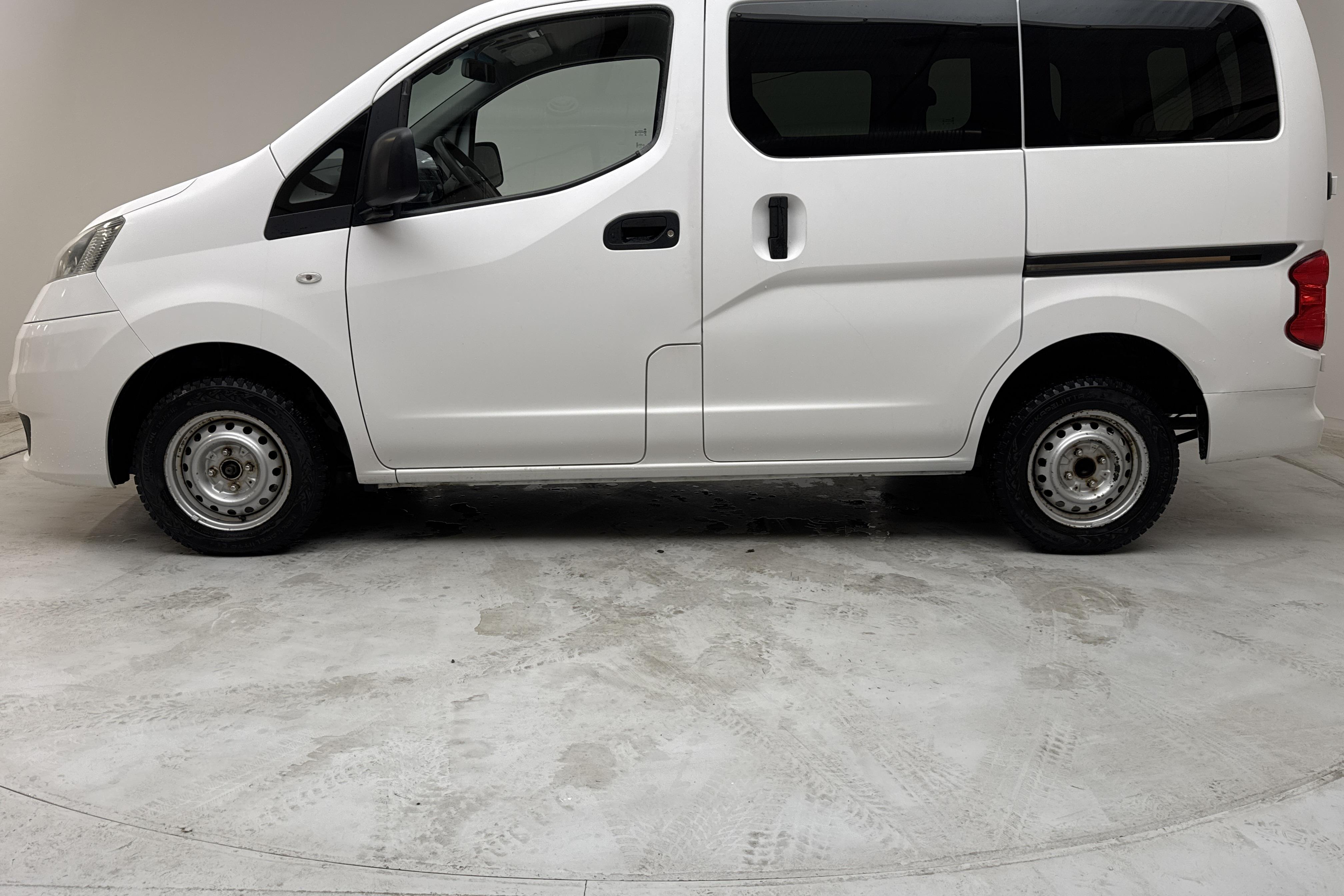 Nissan NV200 1.5 dCi Buss (110hk) - 69 860 km - Manualna - biały - 2014