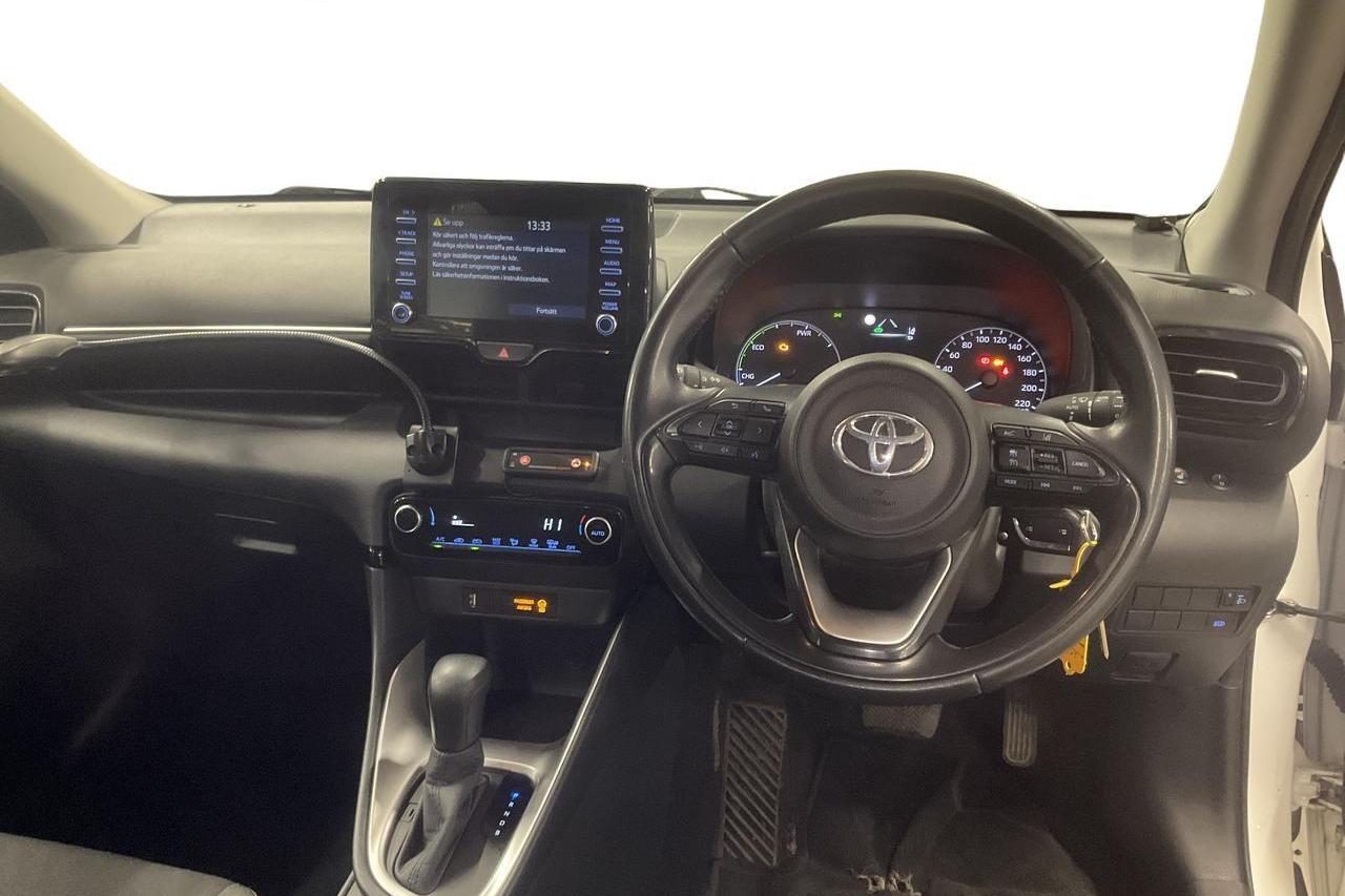 Toyota Yaris 1.5 Hybrid 5dr (116hk) - 91 340 km - Automatyczna - biały - 2021