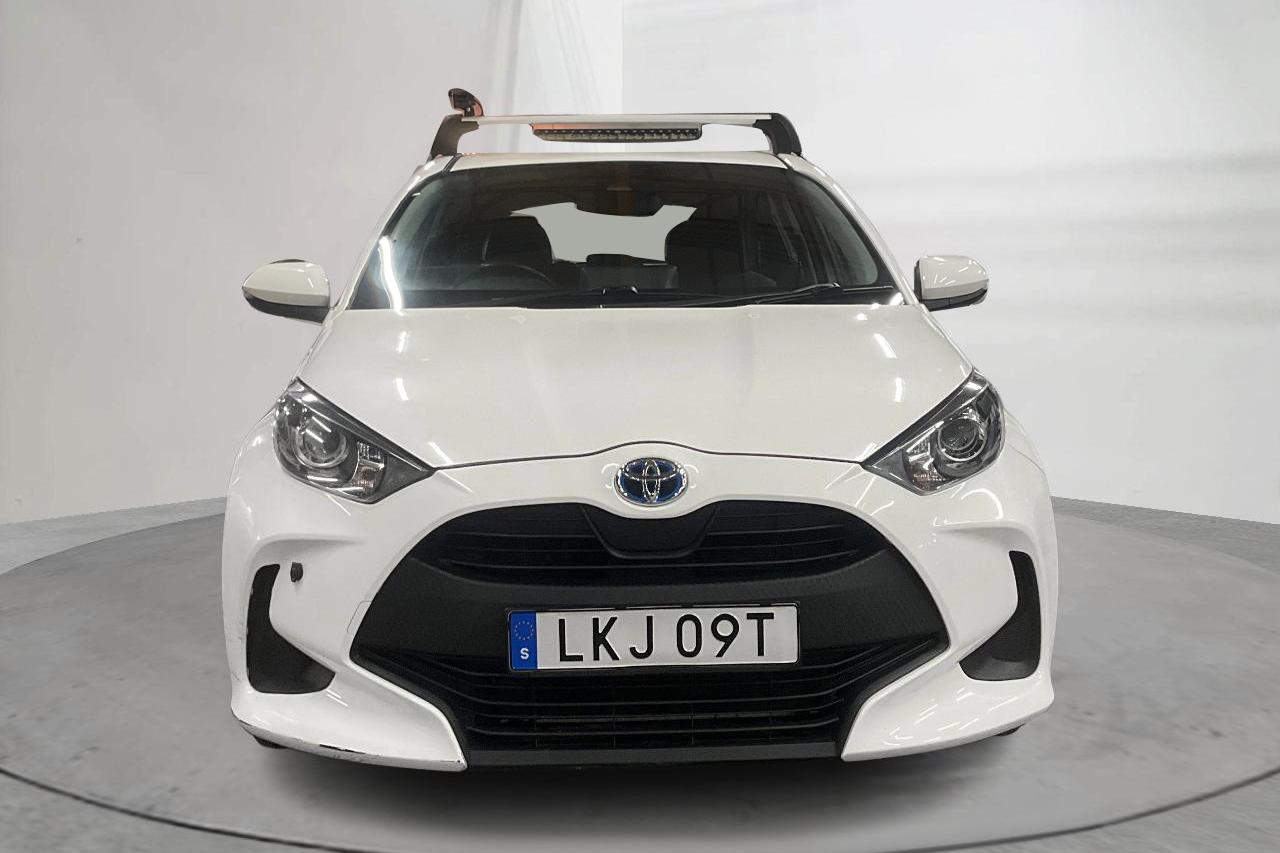 Toyota Yaris 1.5 Hybrid 5dr (116hk) - 91 340 km - Automatyczna - biały - 2021