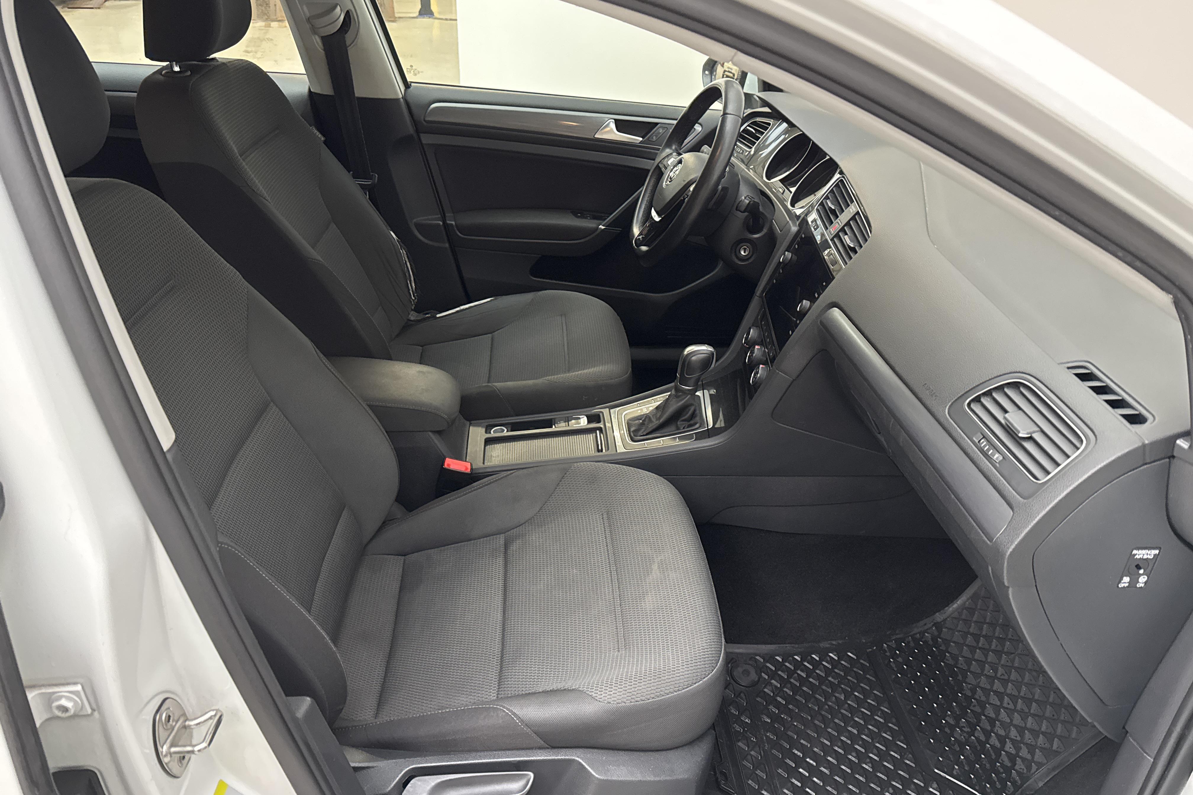 VW Golf VII 1.6 TDI 5dr (115hk) - 205 490 km - Automaattinen - valkoinen - 2018