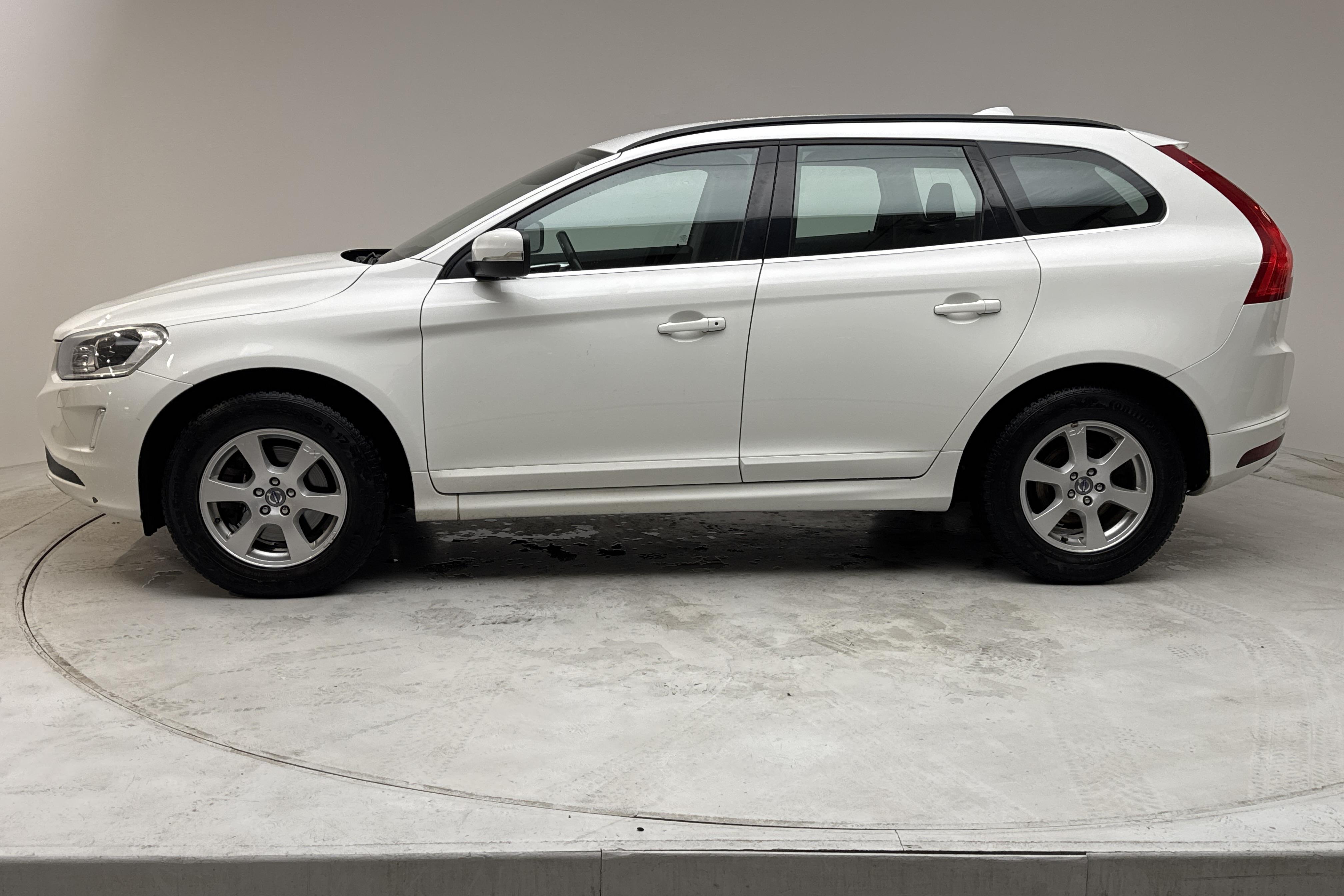 Volvo XC60 D4 AWD (181hk) - 191 000 km - Manual - white - 2015