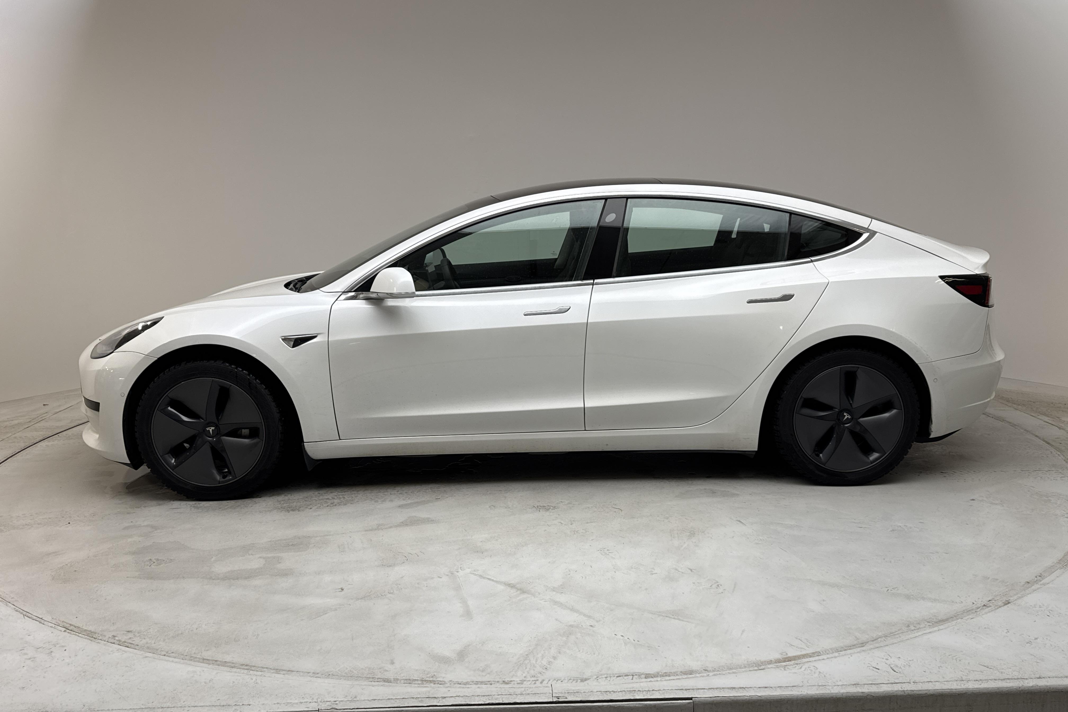 Tesla Model 3 Standard Range RWD - 152 940 km - Automaattinen - valkoinen - 2020