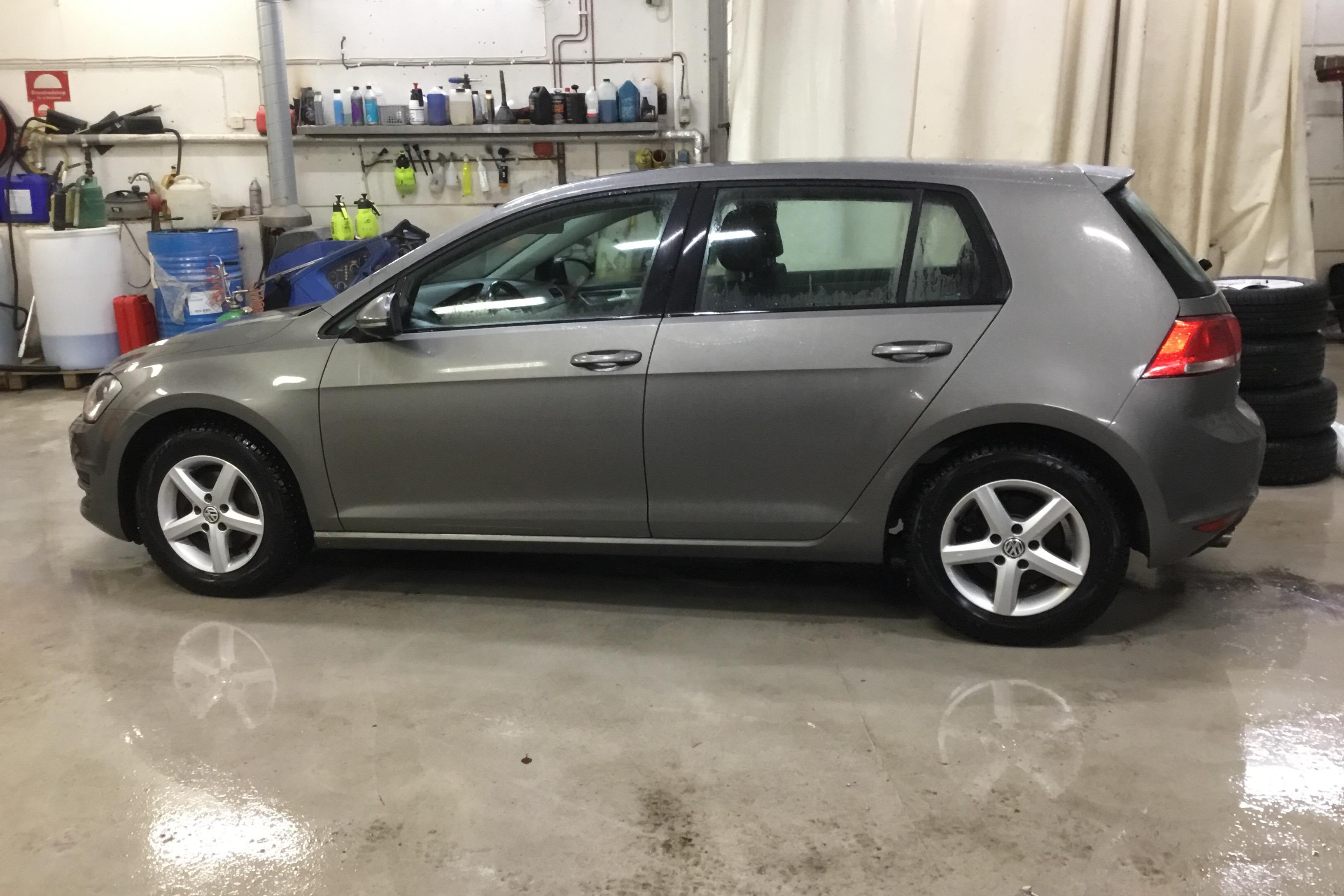 VW Golf VII 1.2 TSI 5dr (105hk) - 164 240 km - Manual - gray - 2015