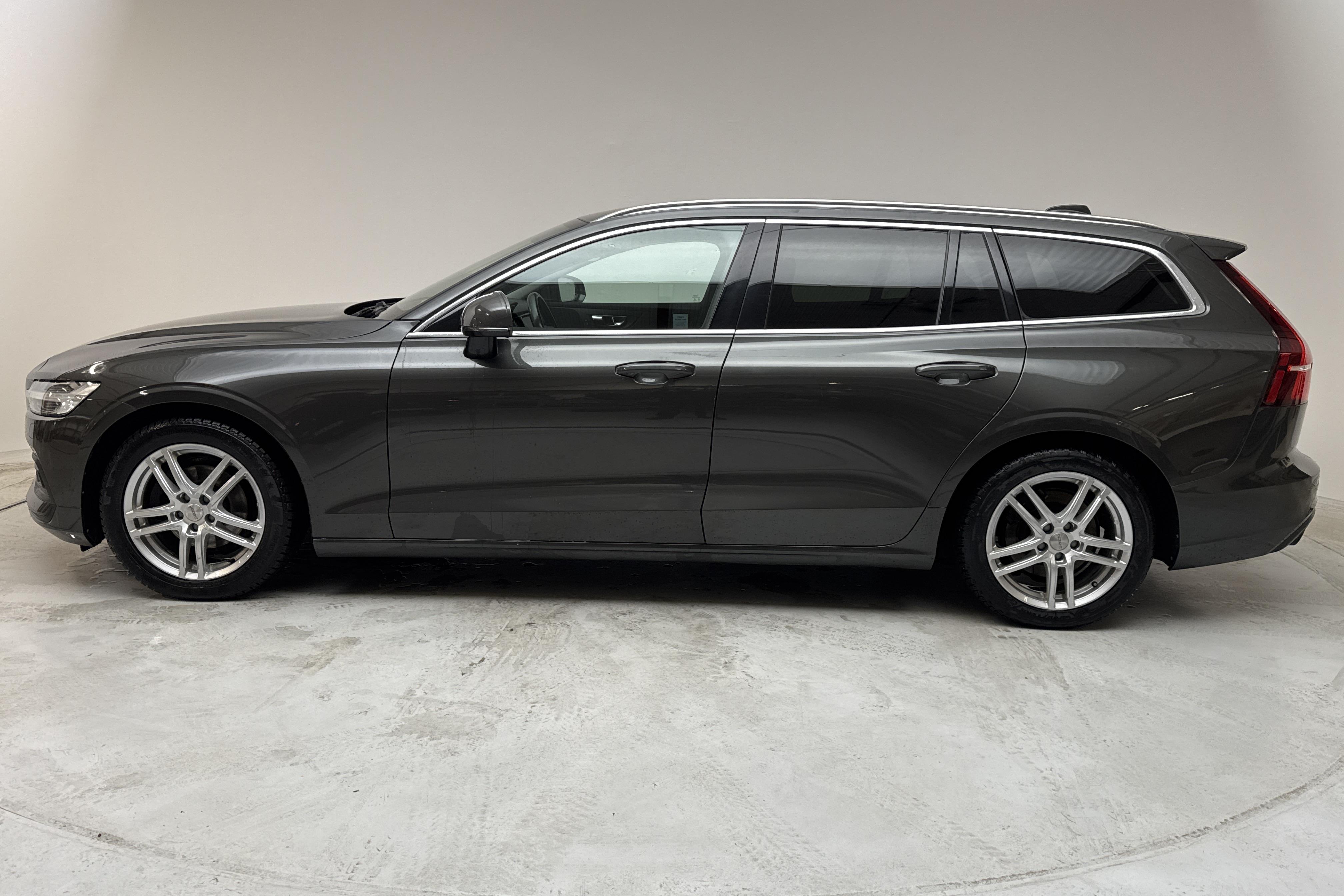 Volvo V60 T4 (190hk) - 7 906 mil - Automat - Dark Grey - 2020