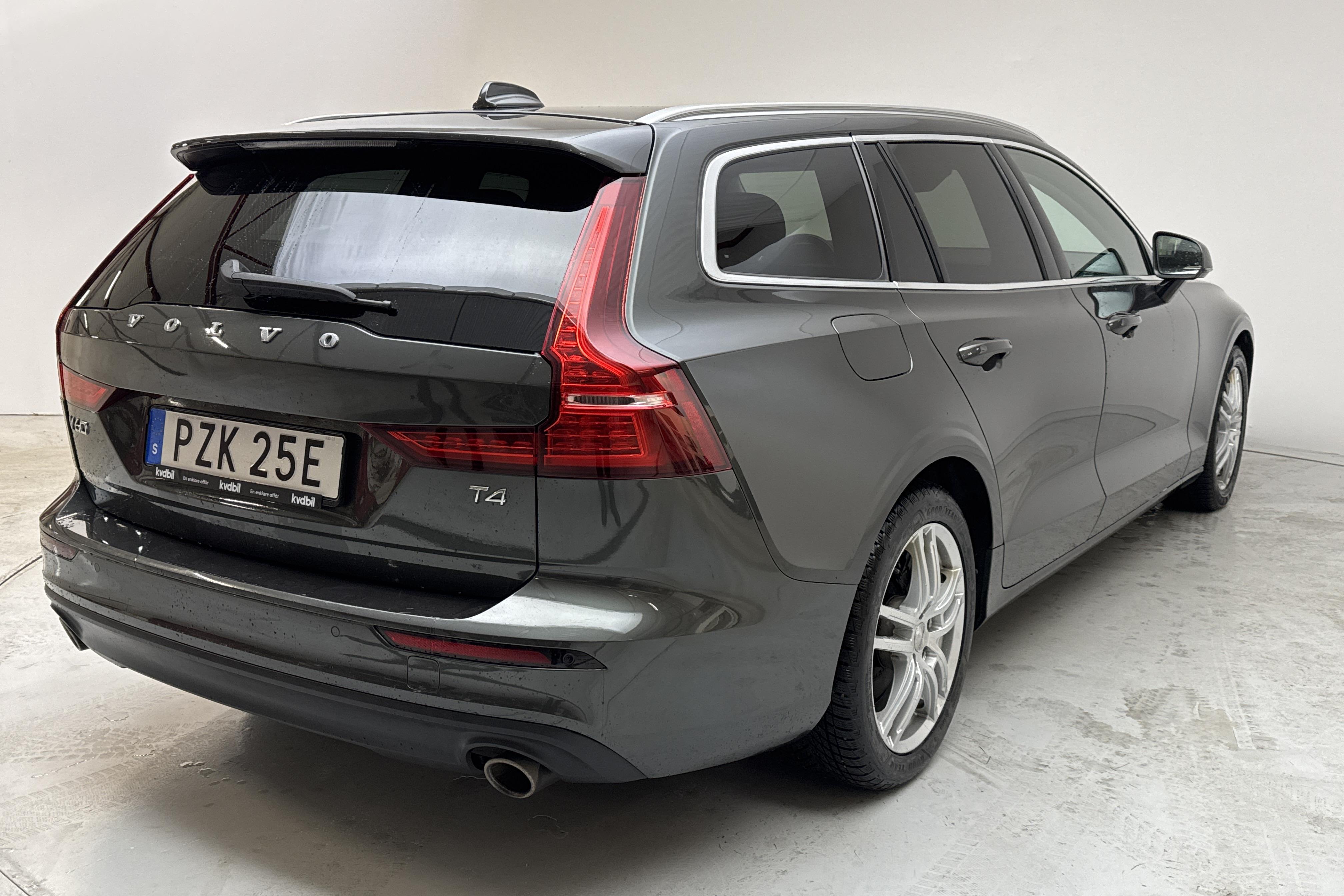 Volvo V60 T4 (190hk) - 7 906 mil - Automat - Dark Grey - 2020