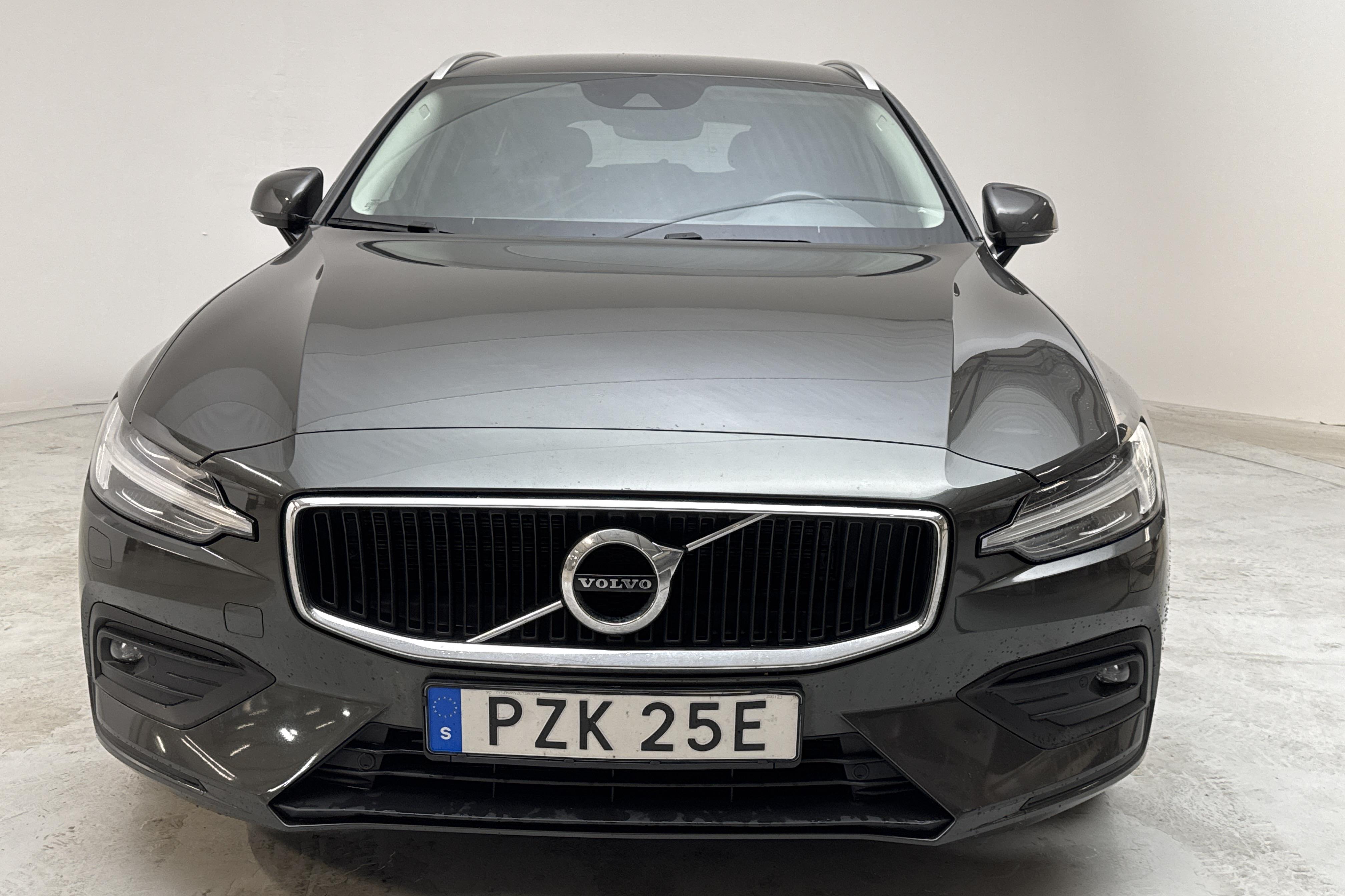 Volvo V60 T4 (190hk) - 7 906 mil - Automat - Dark Grey - 2020