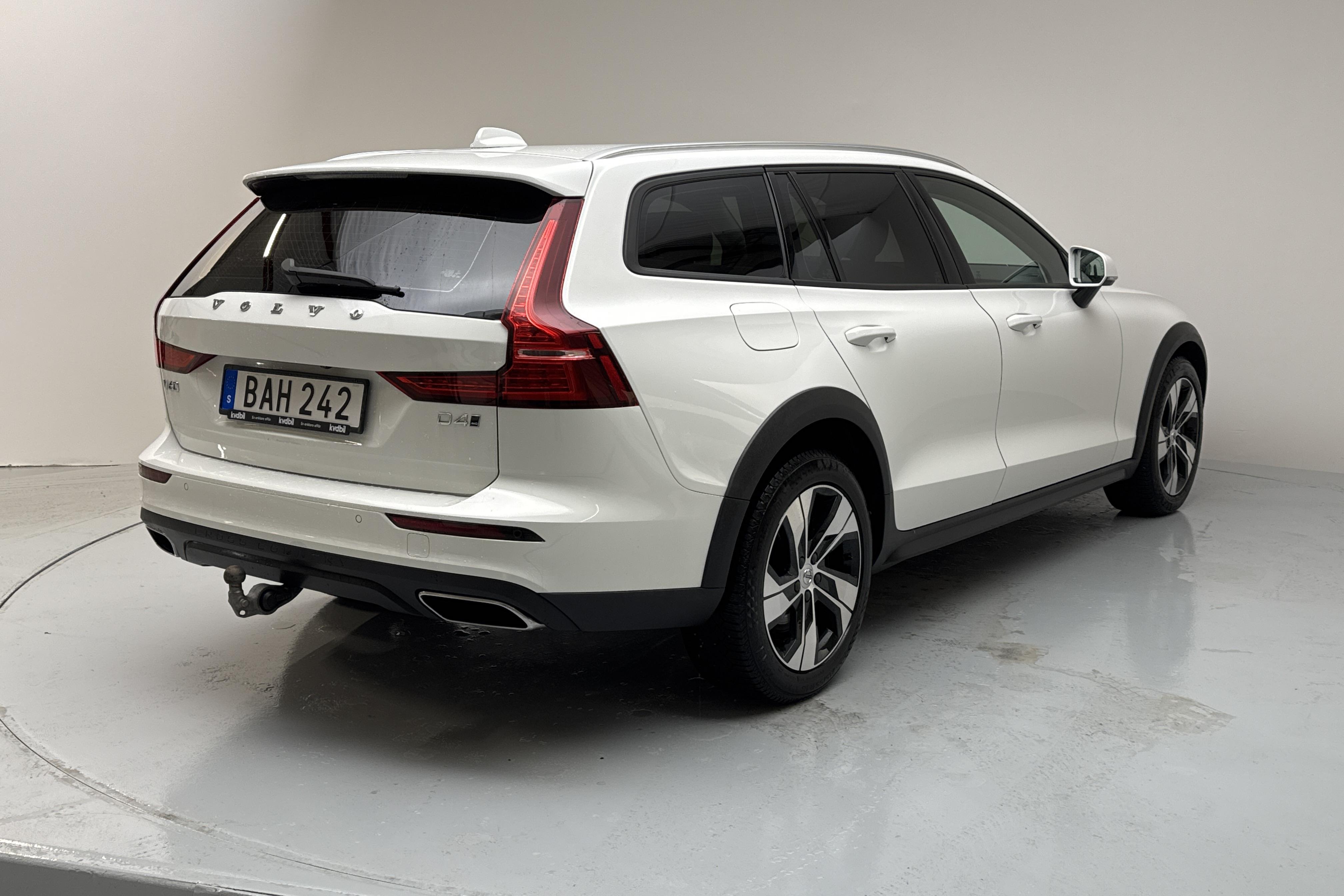 Volvo V60 D4 Cross Country AWD (190hk) - 73 860 km - Automaatne - valge - 2020