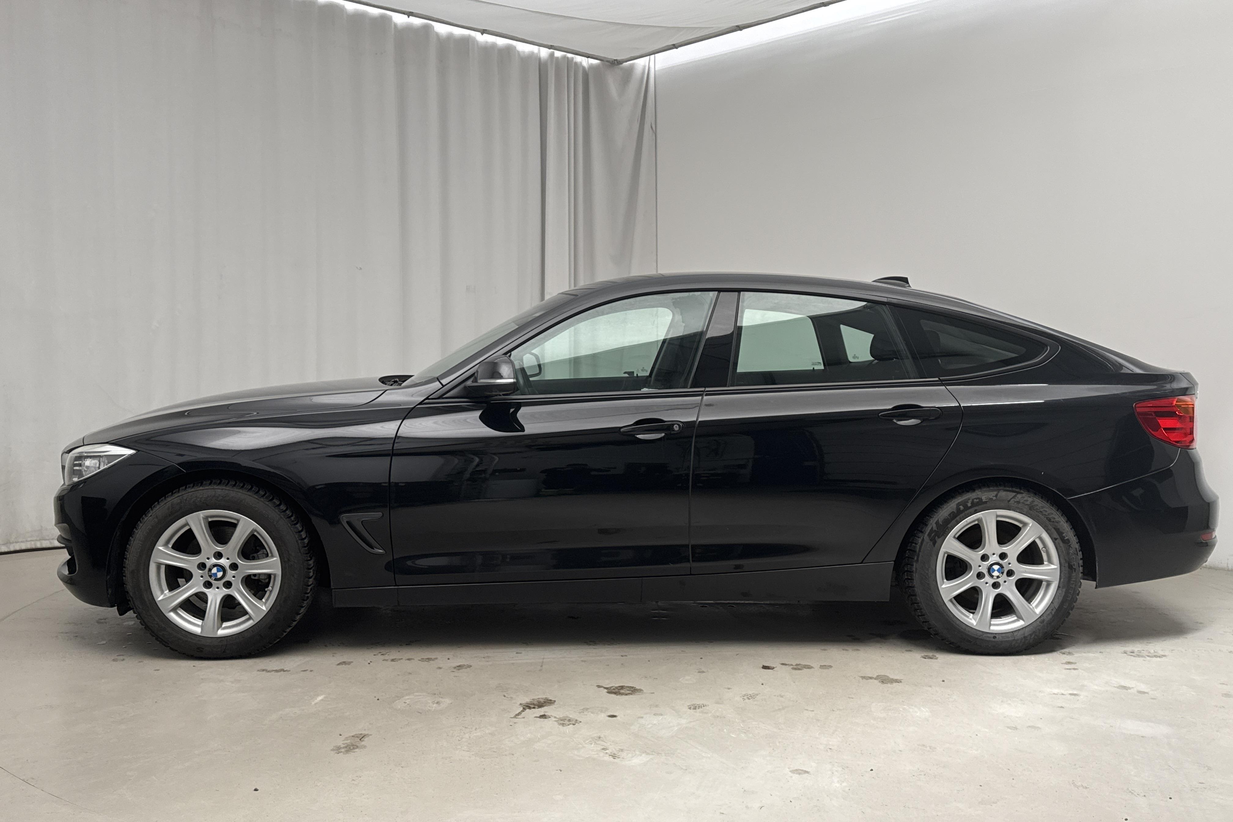 BMW 320d GT xDrive, F34 (184hk) - 18 268 mil - Manuell - svart - 2014