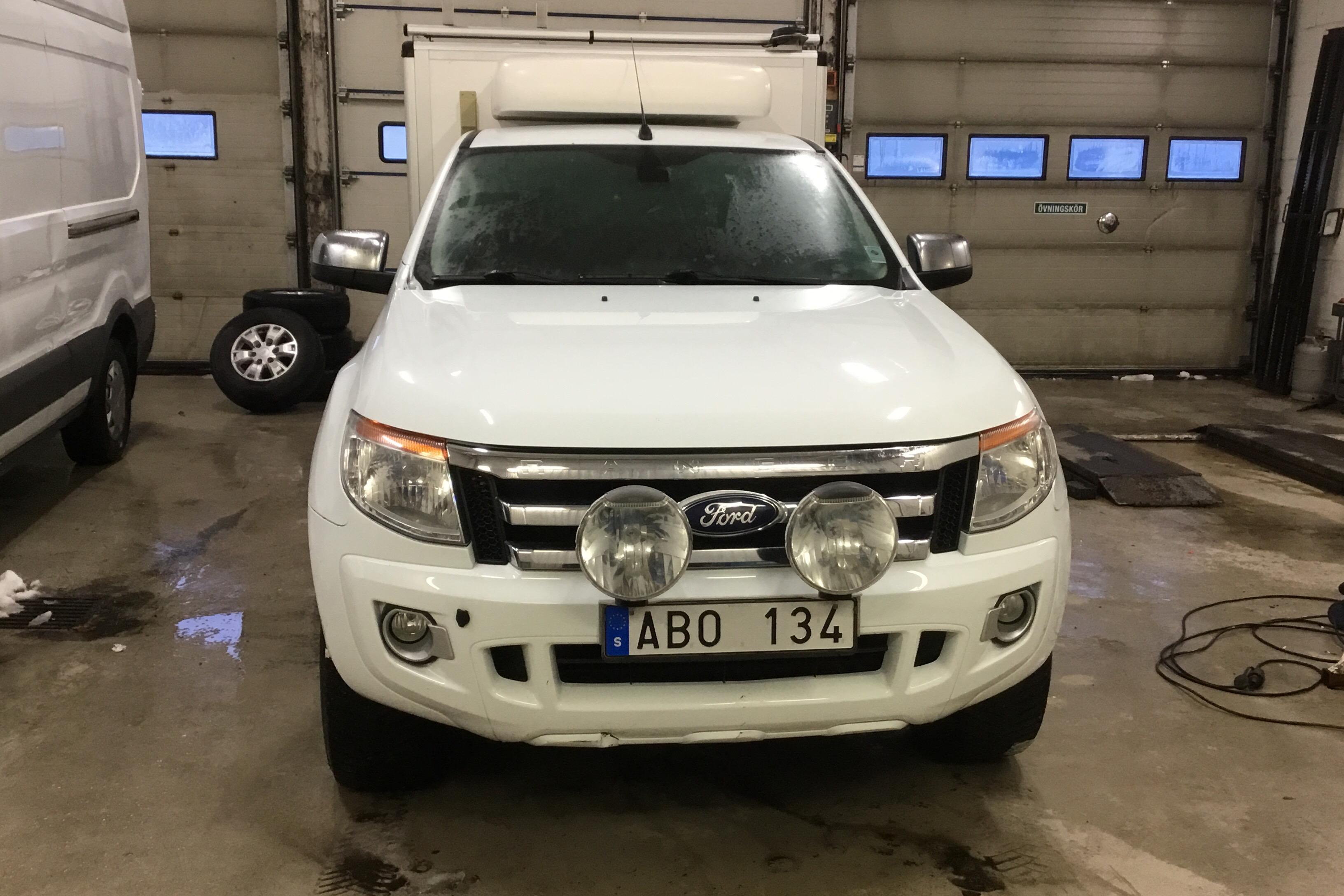 Ford Ranger 2.2 TDCi 4WD (150hk) - 13 208 mil - Automat - vit - 2014