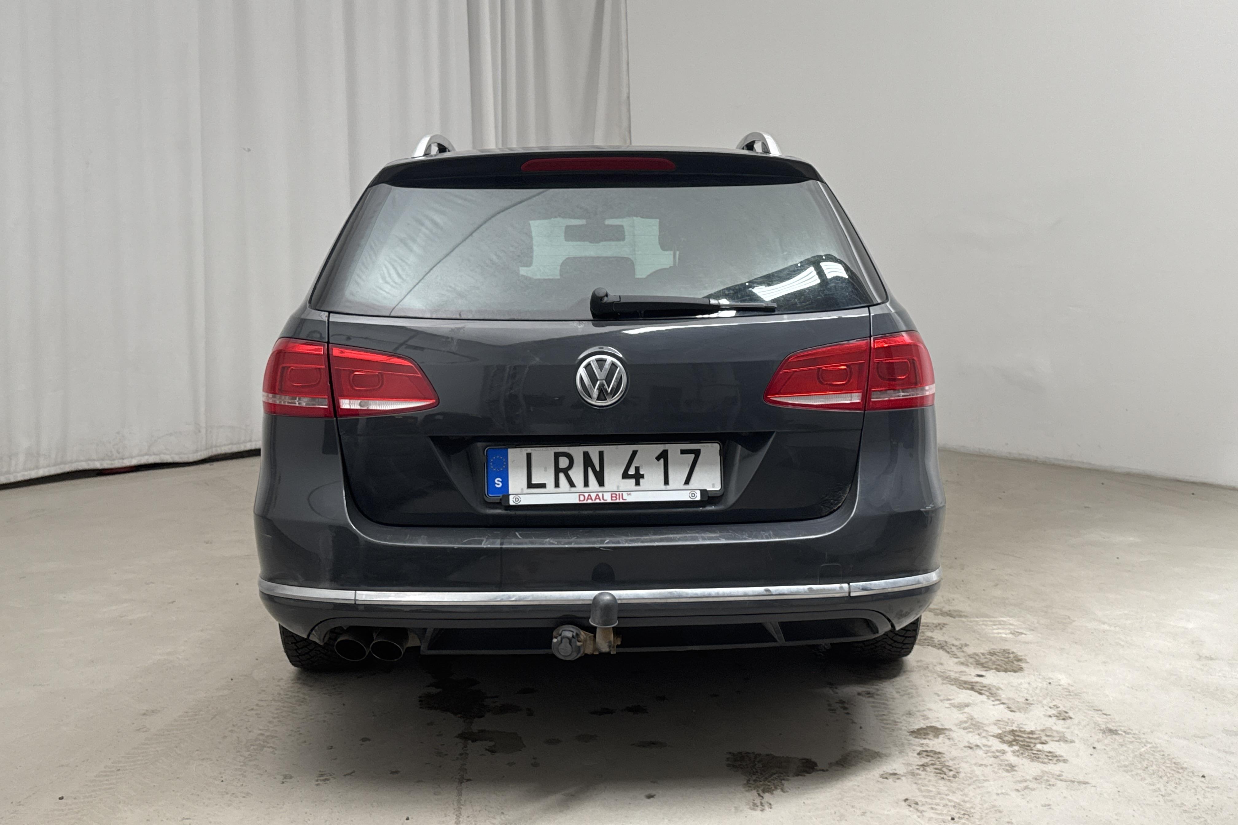 VW Passat 2.0 TDI BlueMotion Technology Variant 4Motion (140hk) - 226 620 km - Manual - Dark Grey - 2011