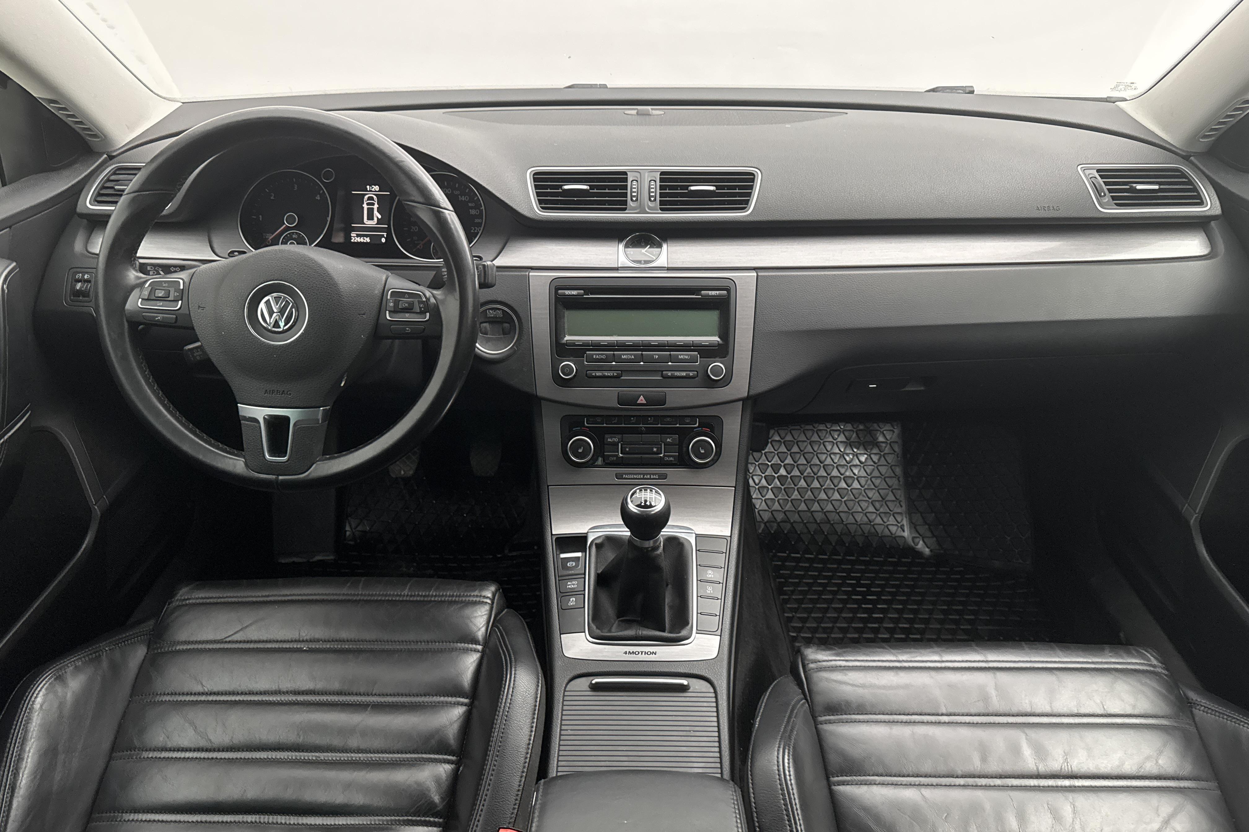 VW Passat 2.0 TDI BlueMotion Technology Variant 4Motion (140hk) - 226 620 km - Manual - Dark Grey - 2011