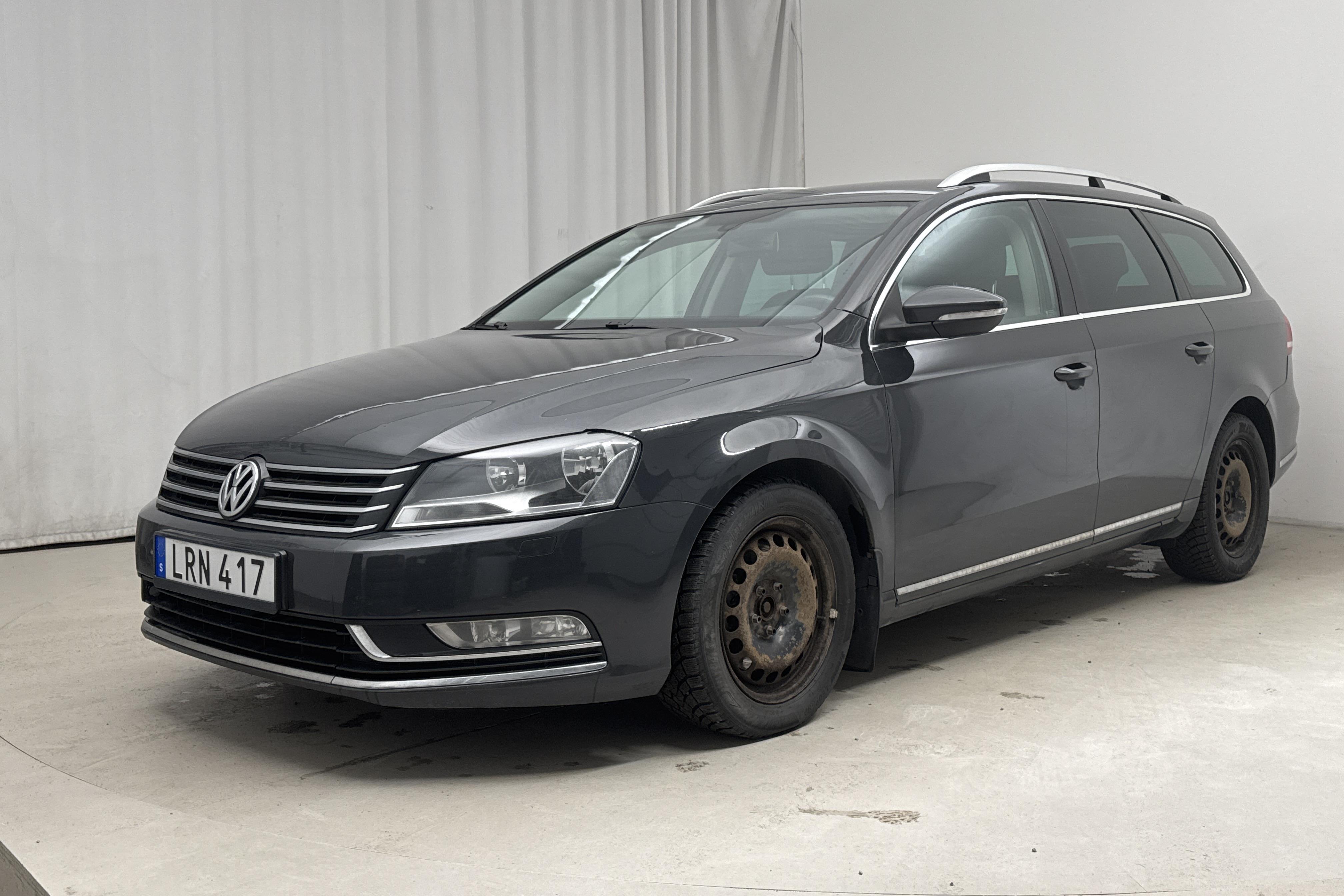 VW Passat 2.0 TDI BlueMotion Technology Variant 4Motion (140hk) - 226 620 km - Manual - Dark Grey - 2011