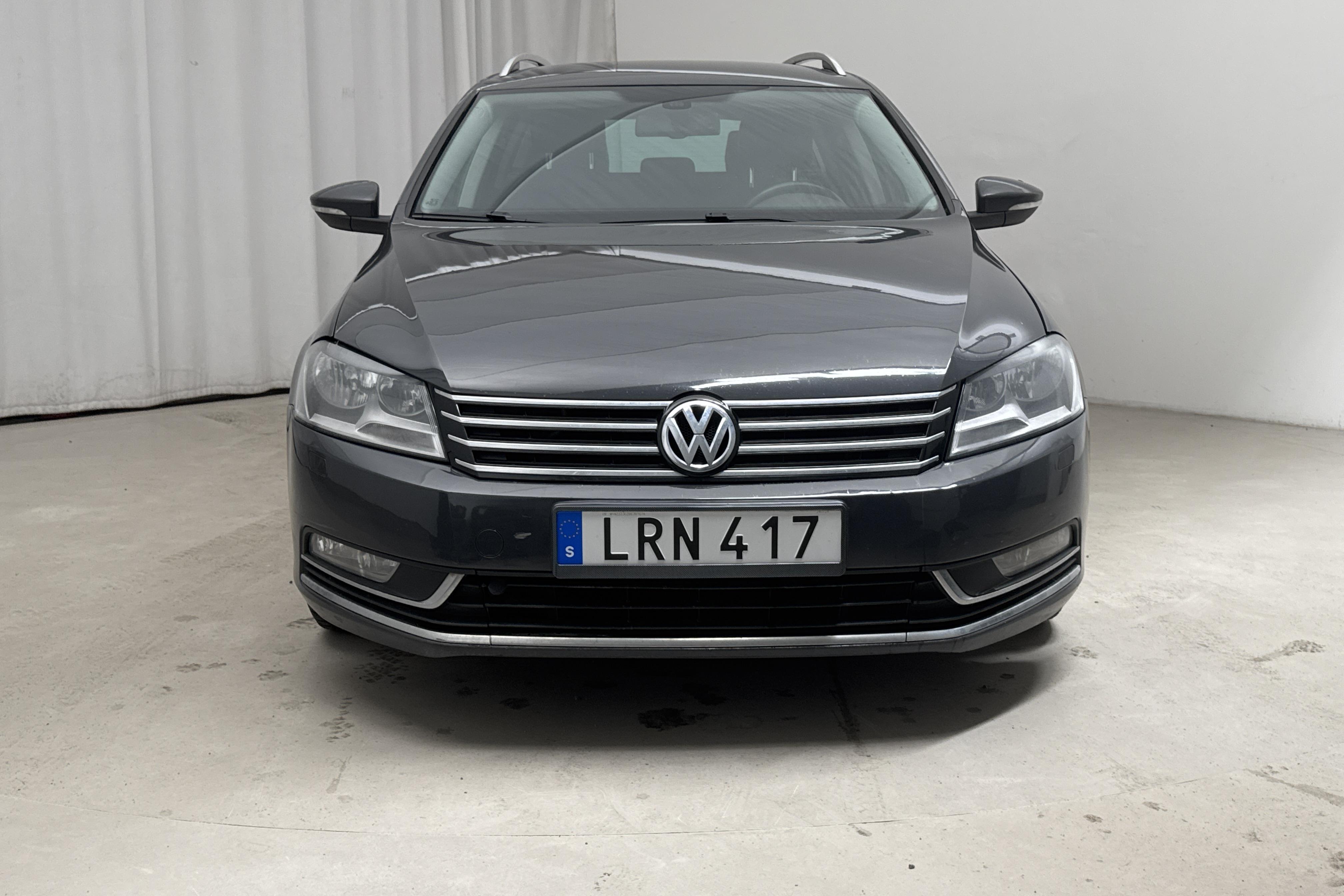 VW Passat 2.0 TDI BlueMotion Technology Variant 4Motion (140hk) - 226 620 km - Manual - Dark Grey - 2011