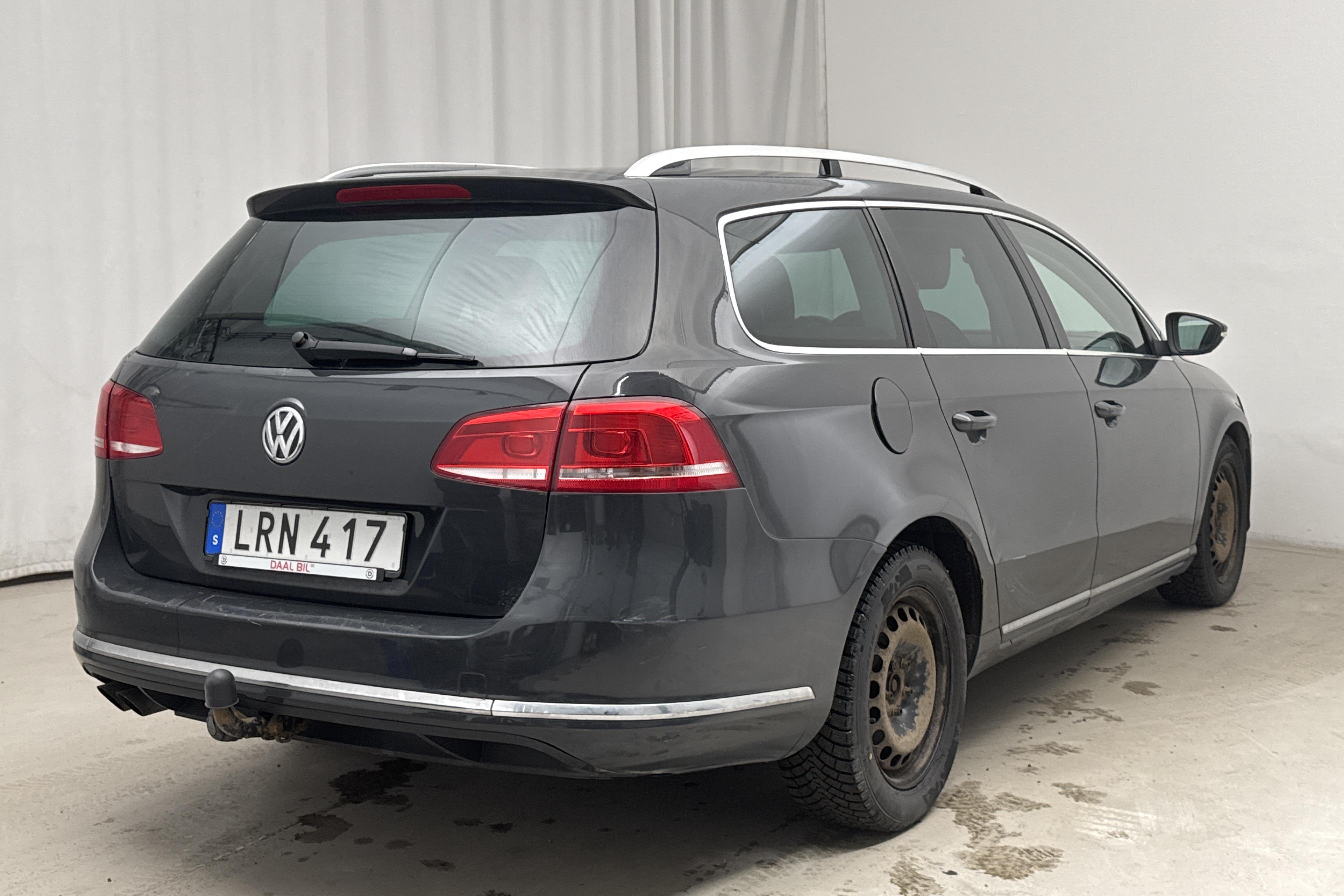 VW Passat 2.0 TDI BlueMotion Technology Variant 4Motion (140hk) - 226 620 km - Manual - Dark Grey - 2011