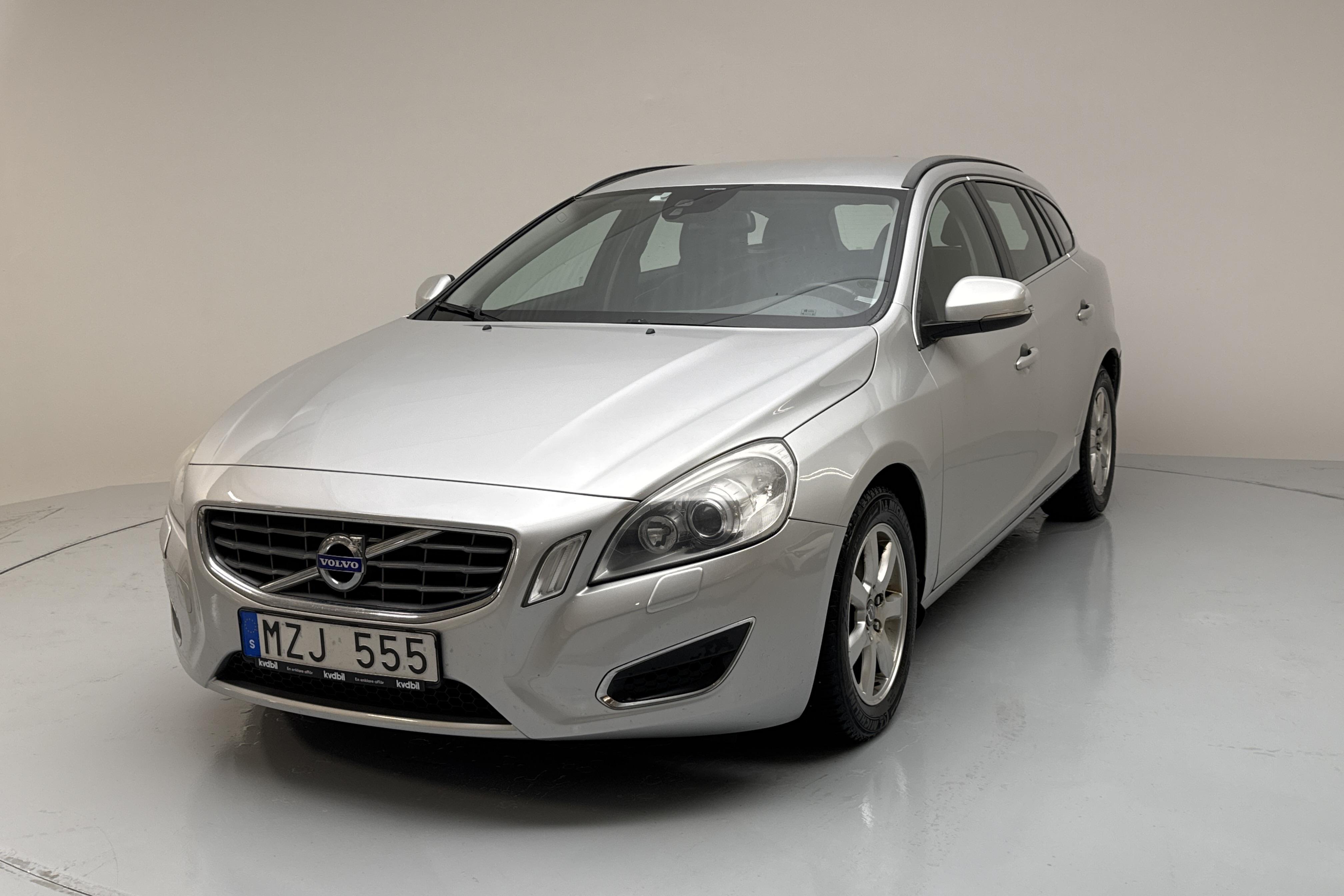 Volvo V60 D4 (163hk) - 23 792 mil - Automat - Light Grey - 2013