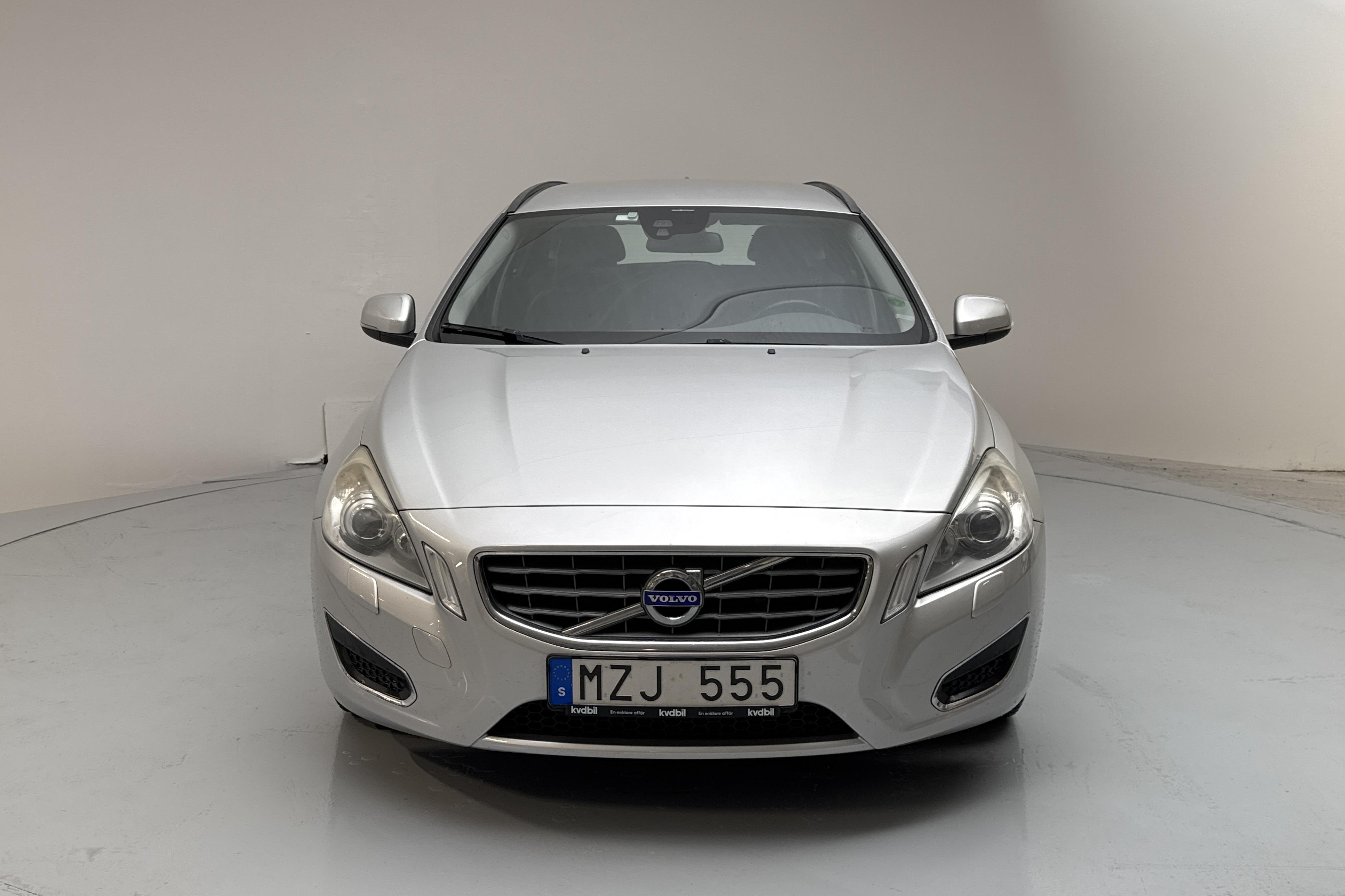 Volvo V60 D4 (163hk) - 23 792 mil - Automat - Light Grey - 2013