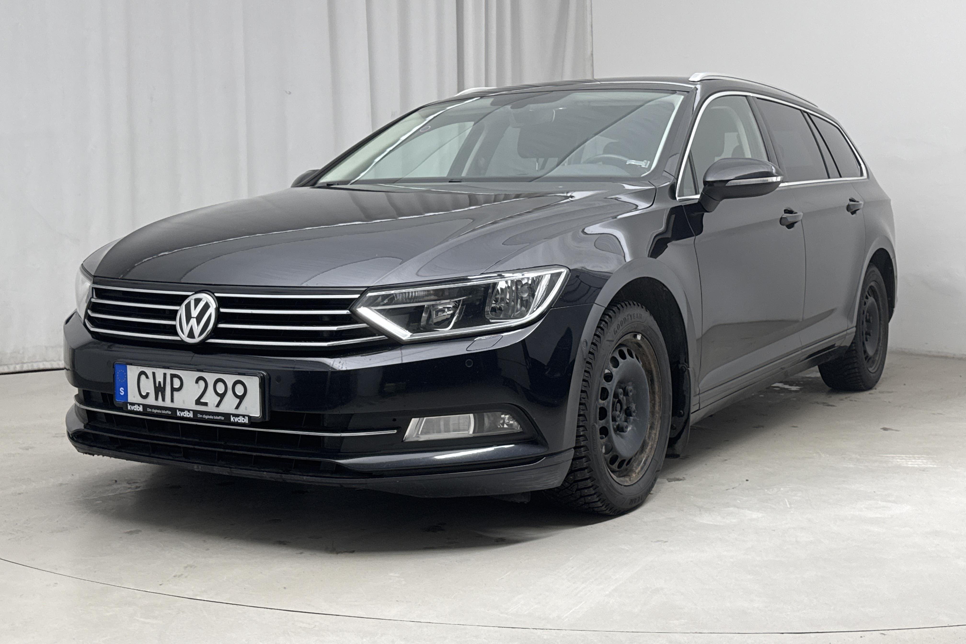 VW Passat 2.0 TDI Sportscombi (150hk) - 18 437 mil - Manuell - svart - 2015